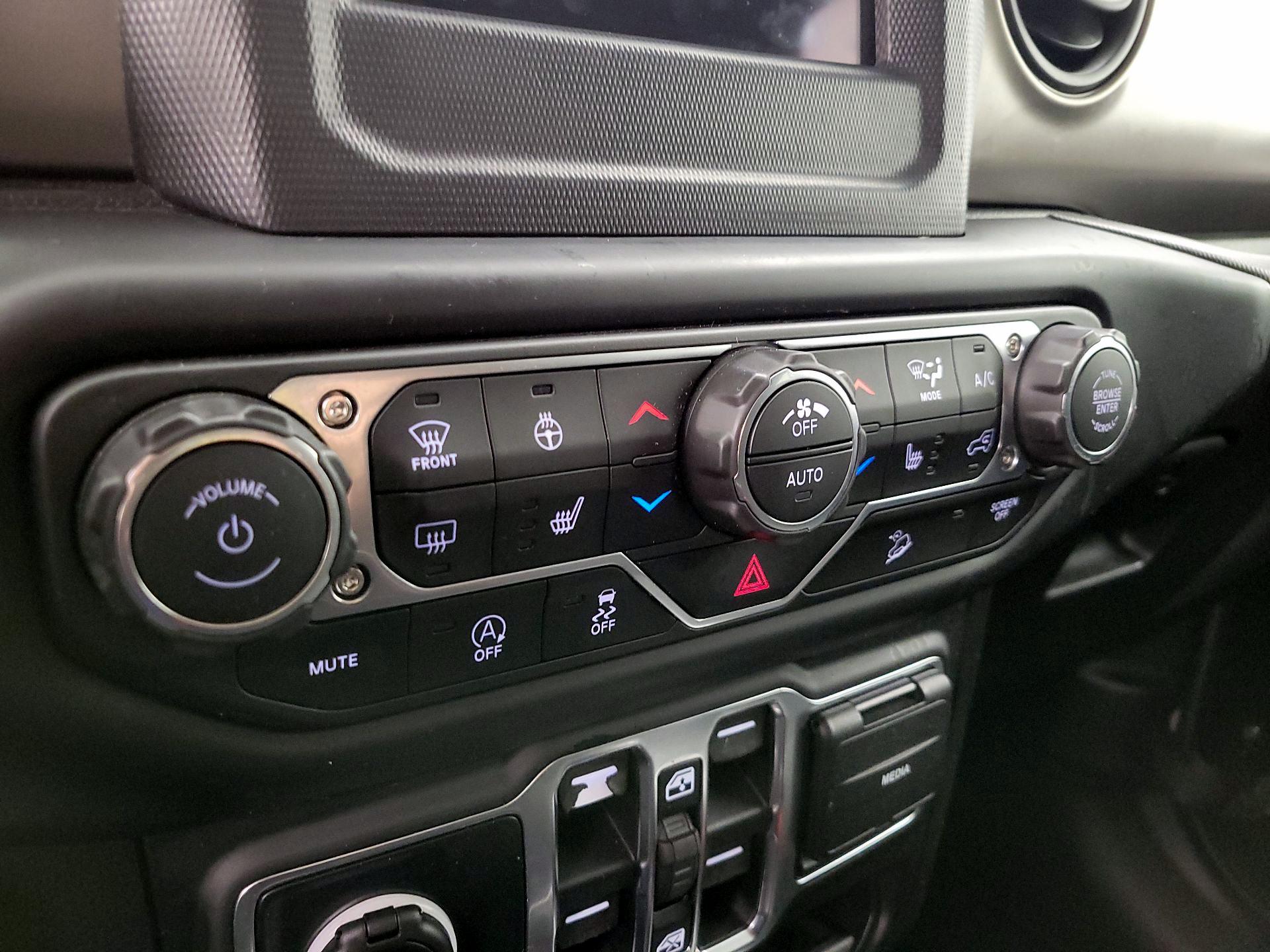 Thumbnail: 2019 Jeep Wrangler - 16