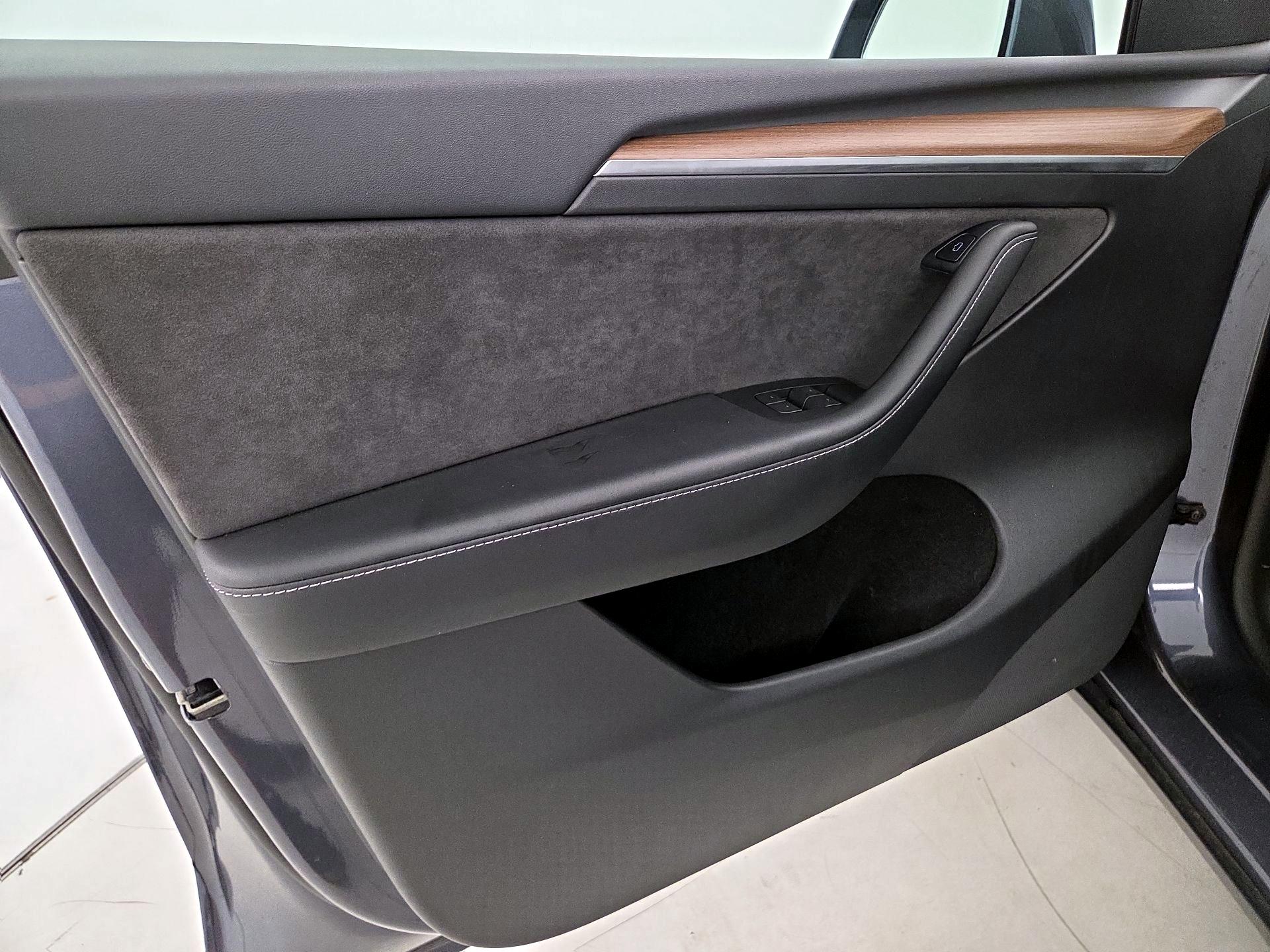 Thumbnail: 2023 Tesla Model Y - 12