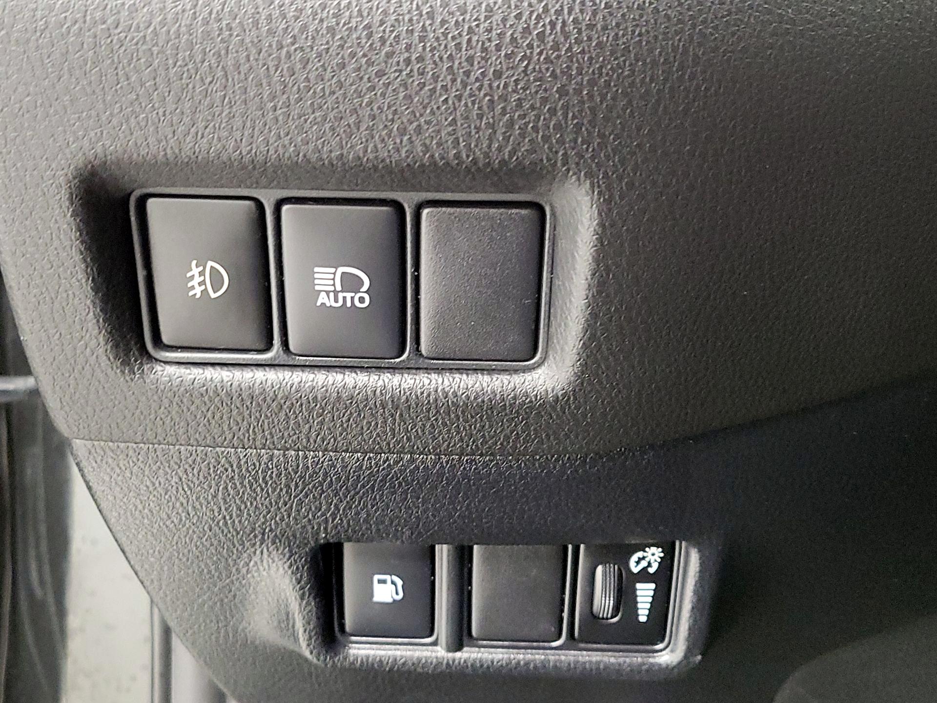 Thumbnail: 2018 Toyota C-HR - 13