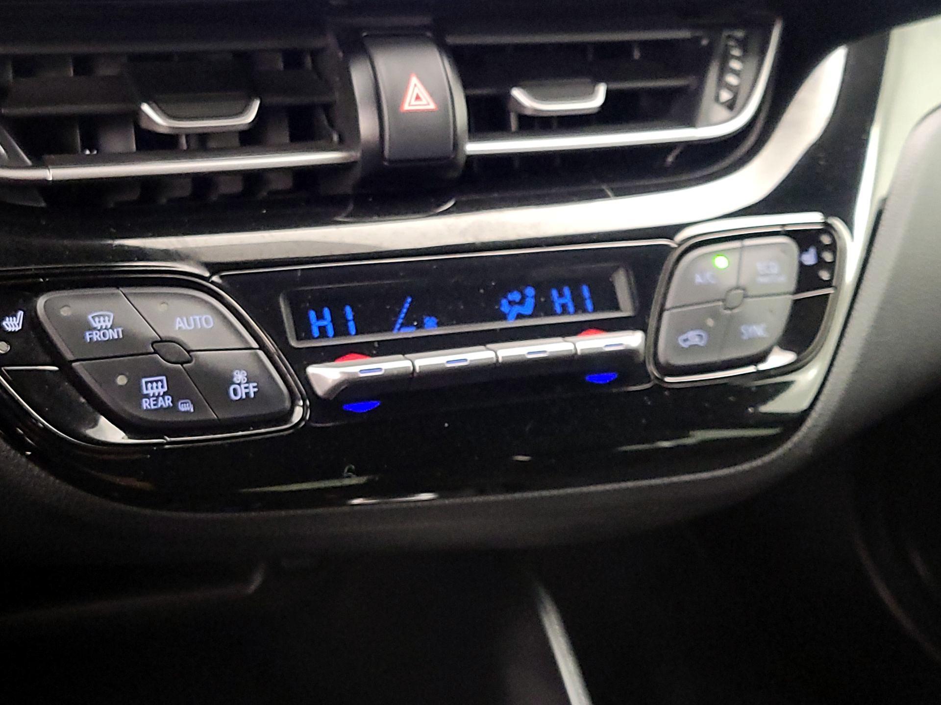 Thumbnail: 2018 Toyota C-HR - 16