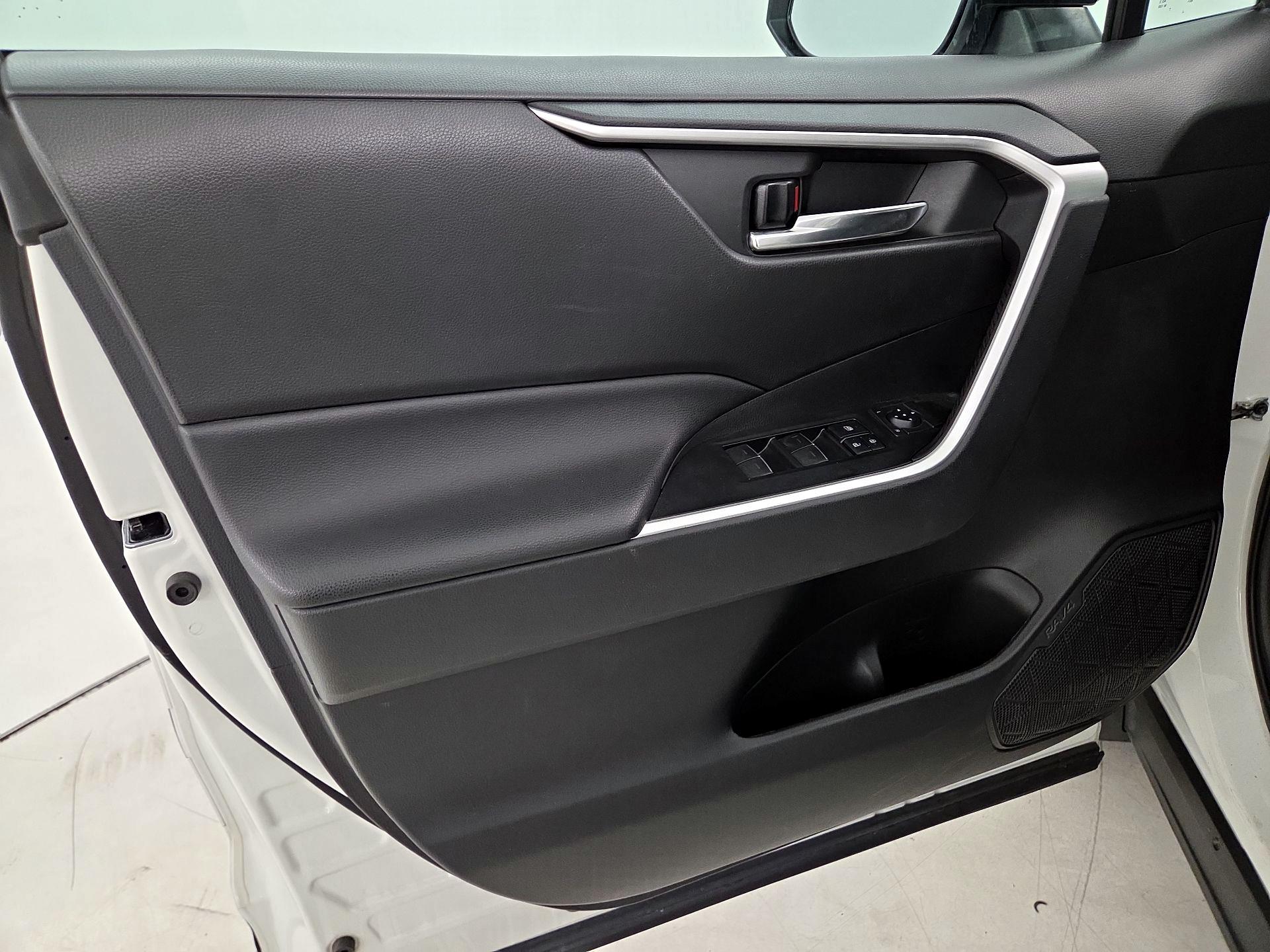 Thumbnail: 2022 Toyota RAV4 - 12