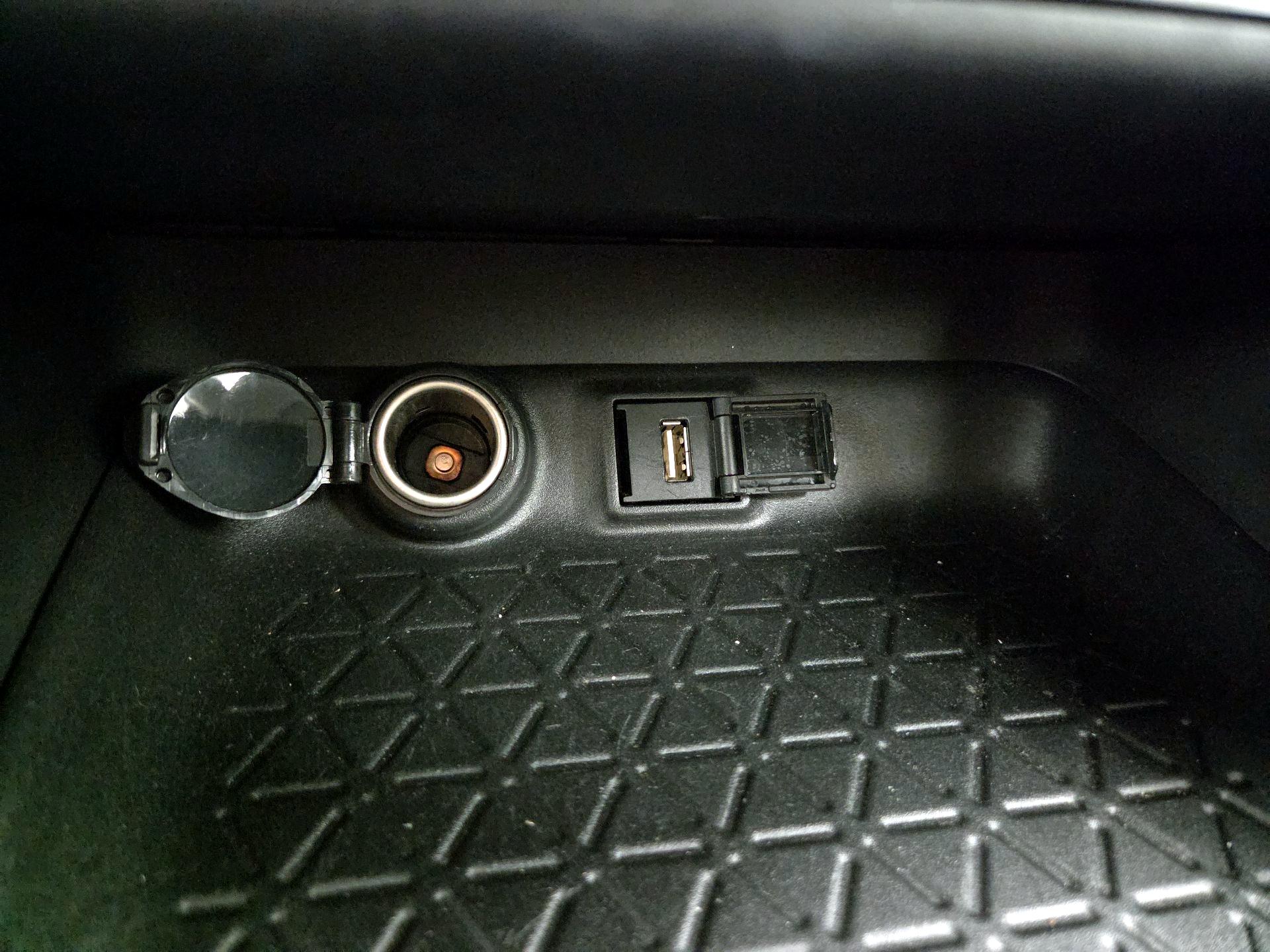 Thumbnail: 2022 Toyota RAV4 - 18