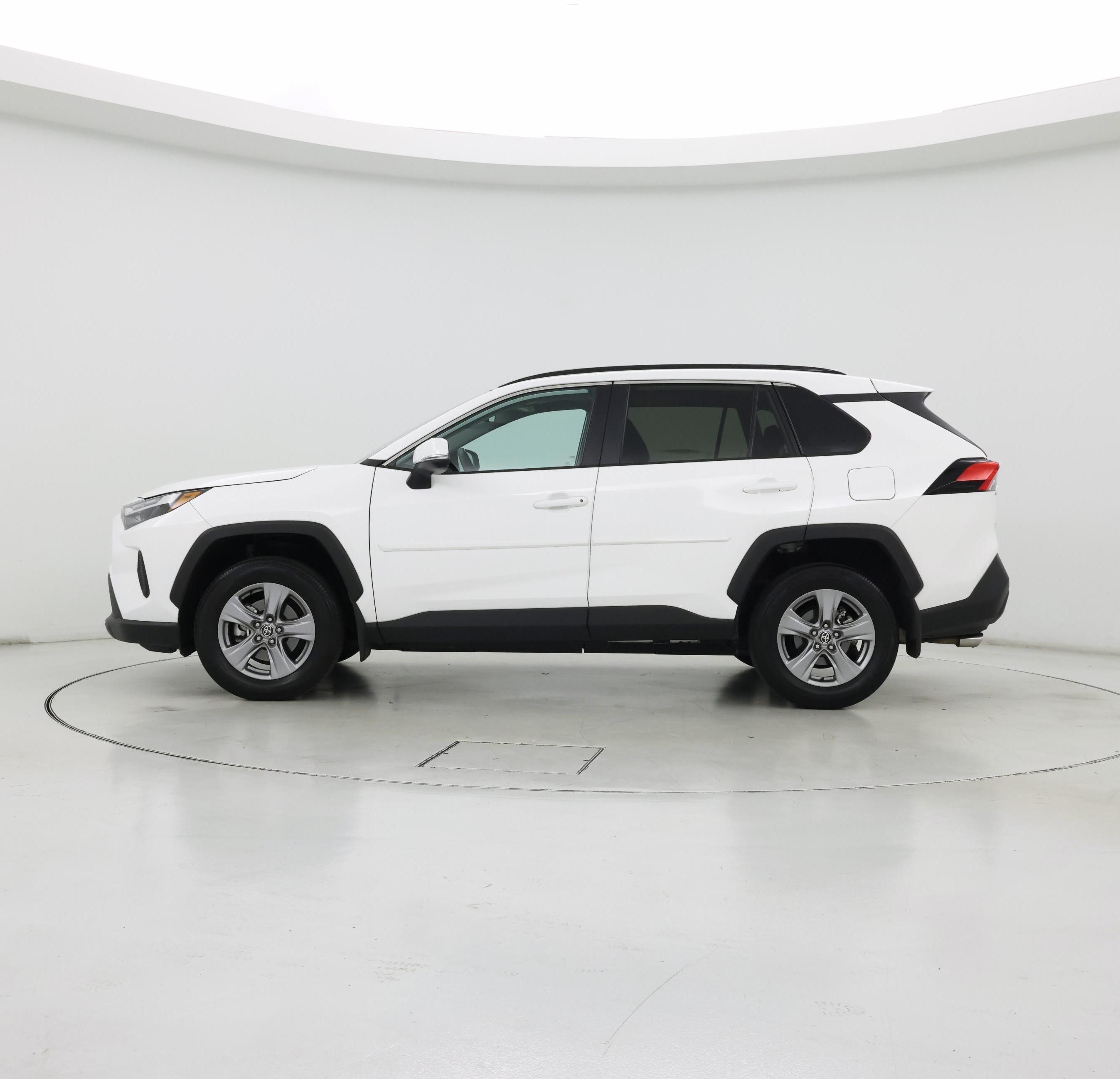 Thumbnail: 2022 Toyota RAV4 - 3