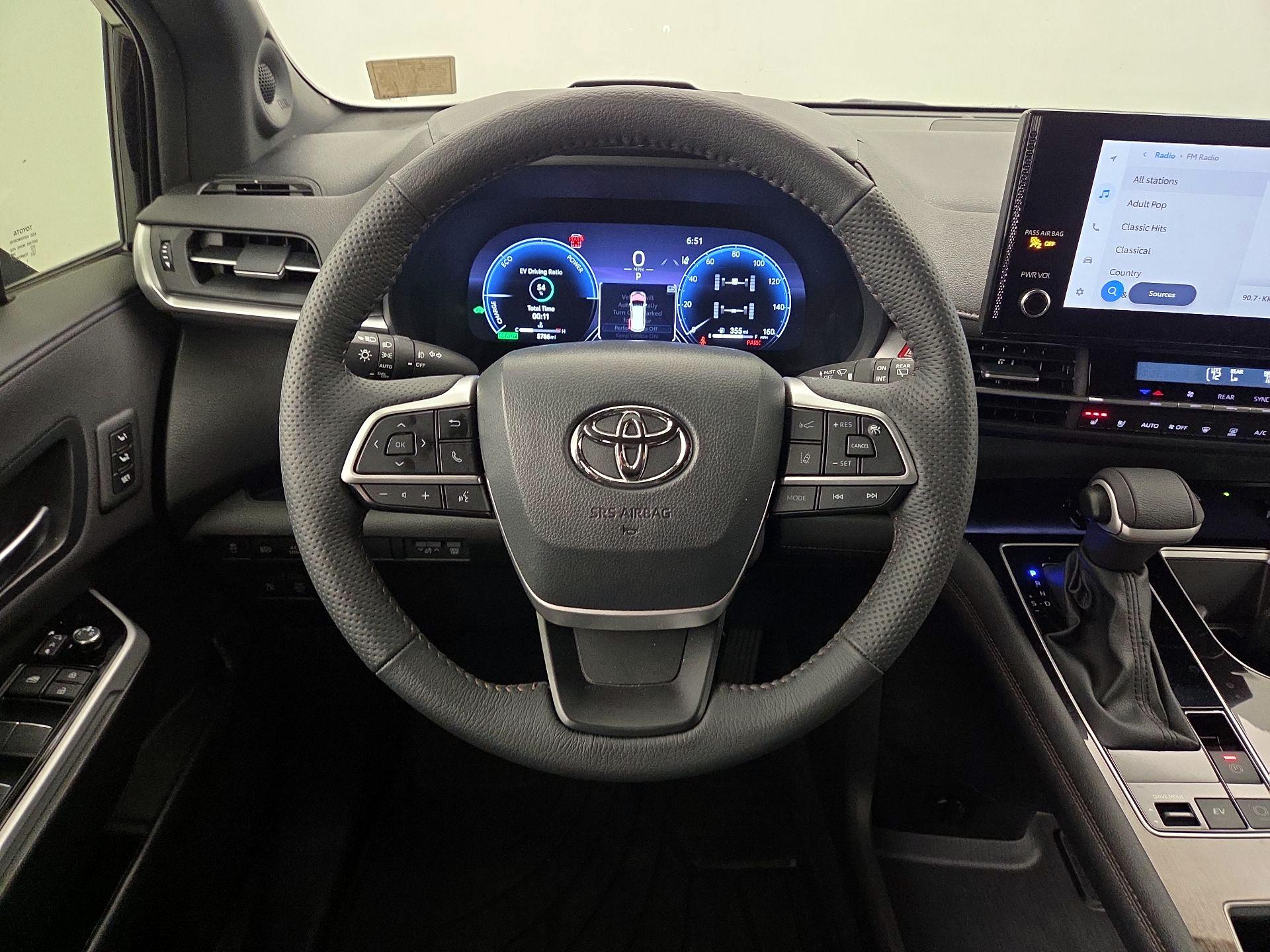 Thumbnail: 2025 Toyota Sienna - 10