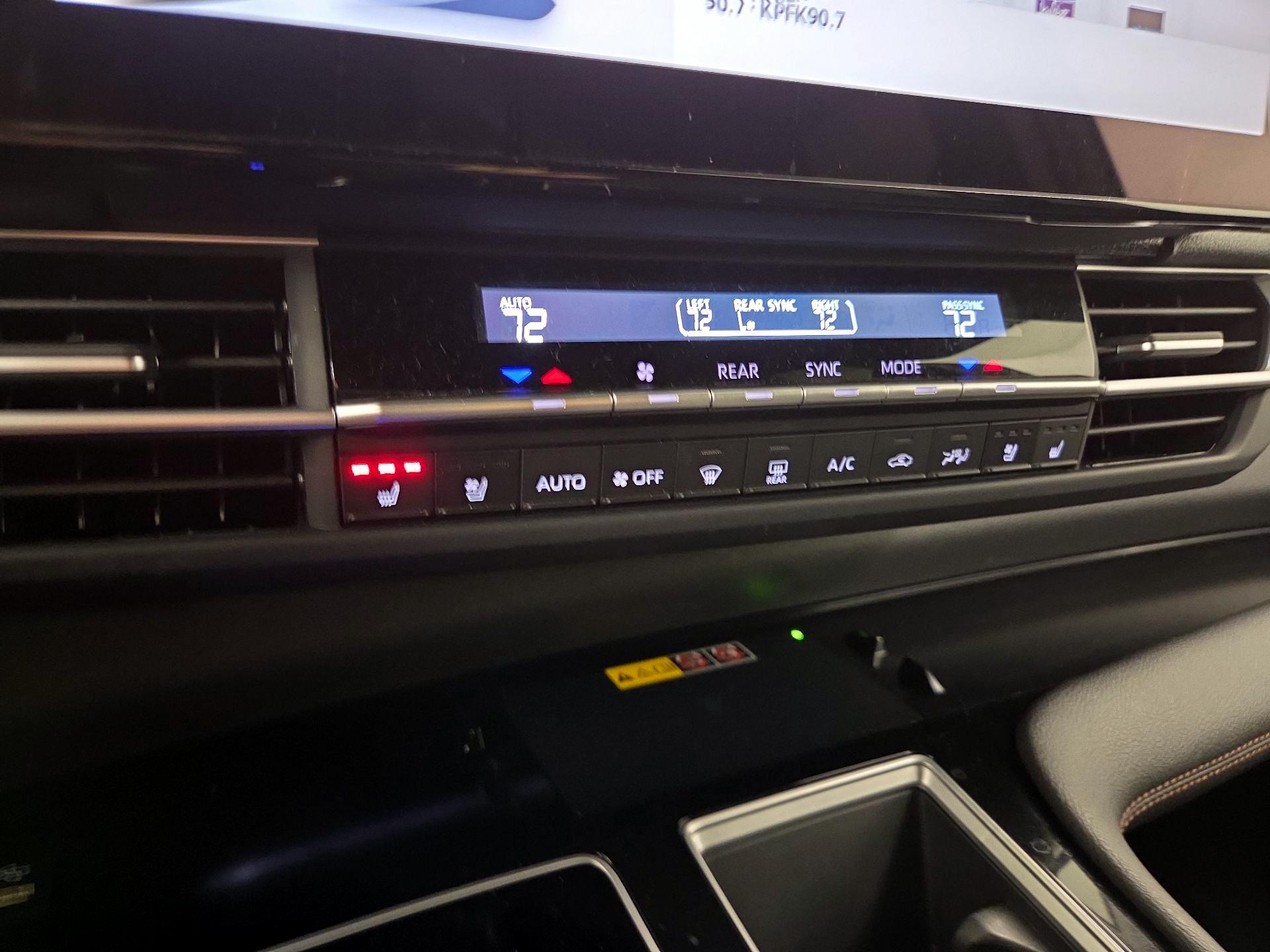 Thumbnail: 2025 Toyota Sienna - 16