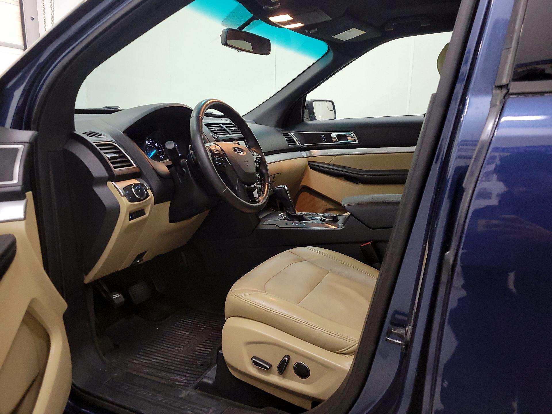 Thumbnail: 2016 Ford Explorer - 11