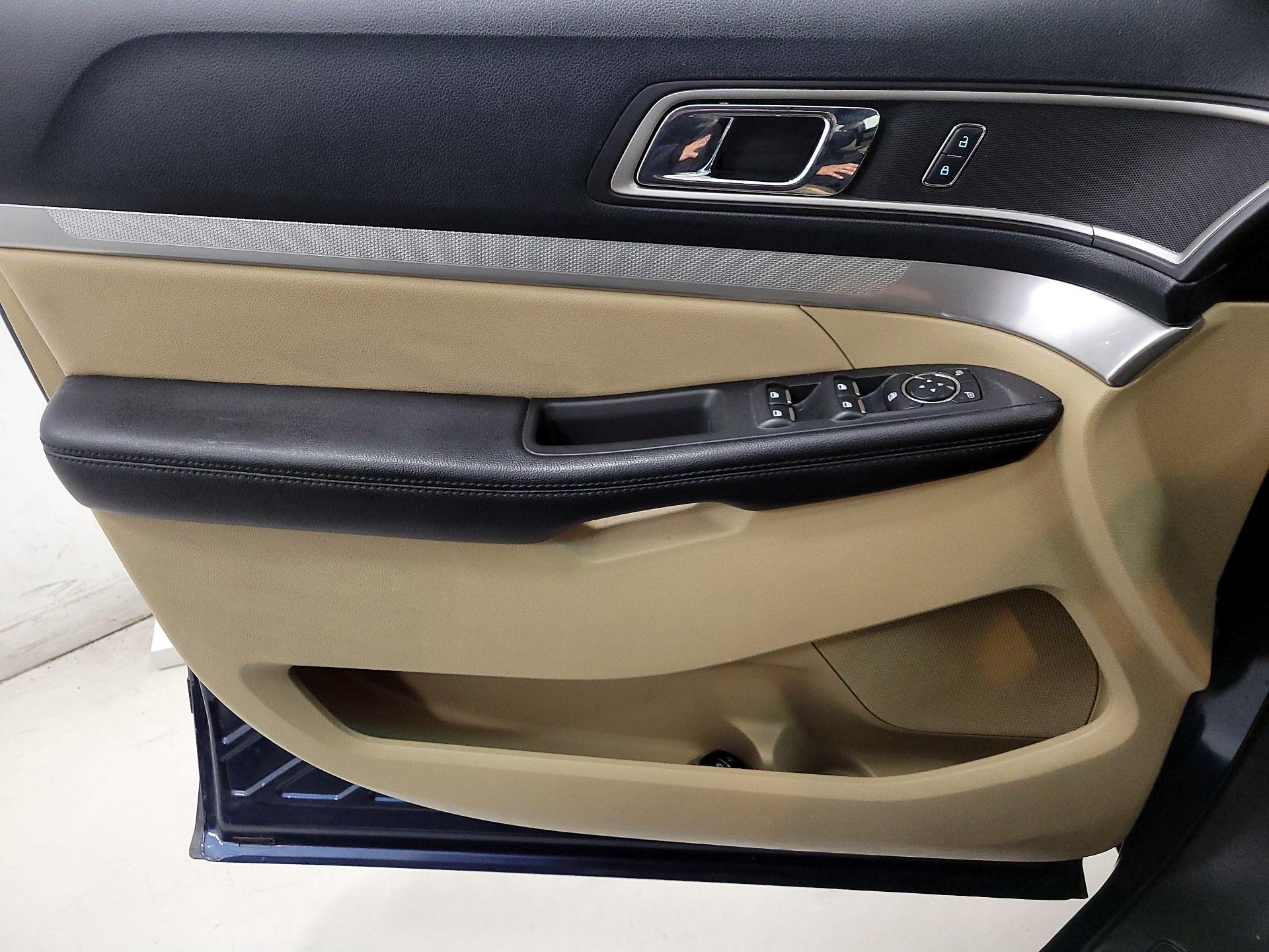 Thumbnail: 2016 Ford Explorer - 12