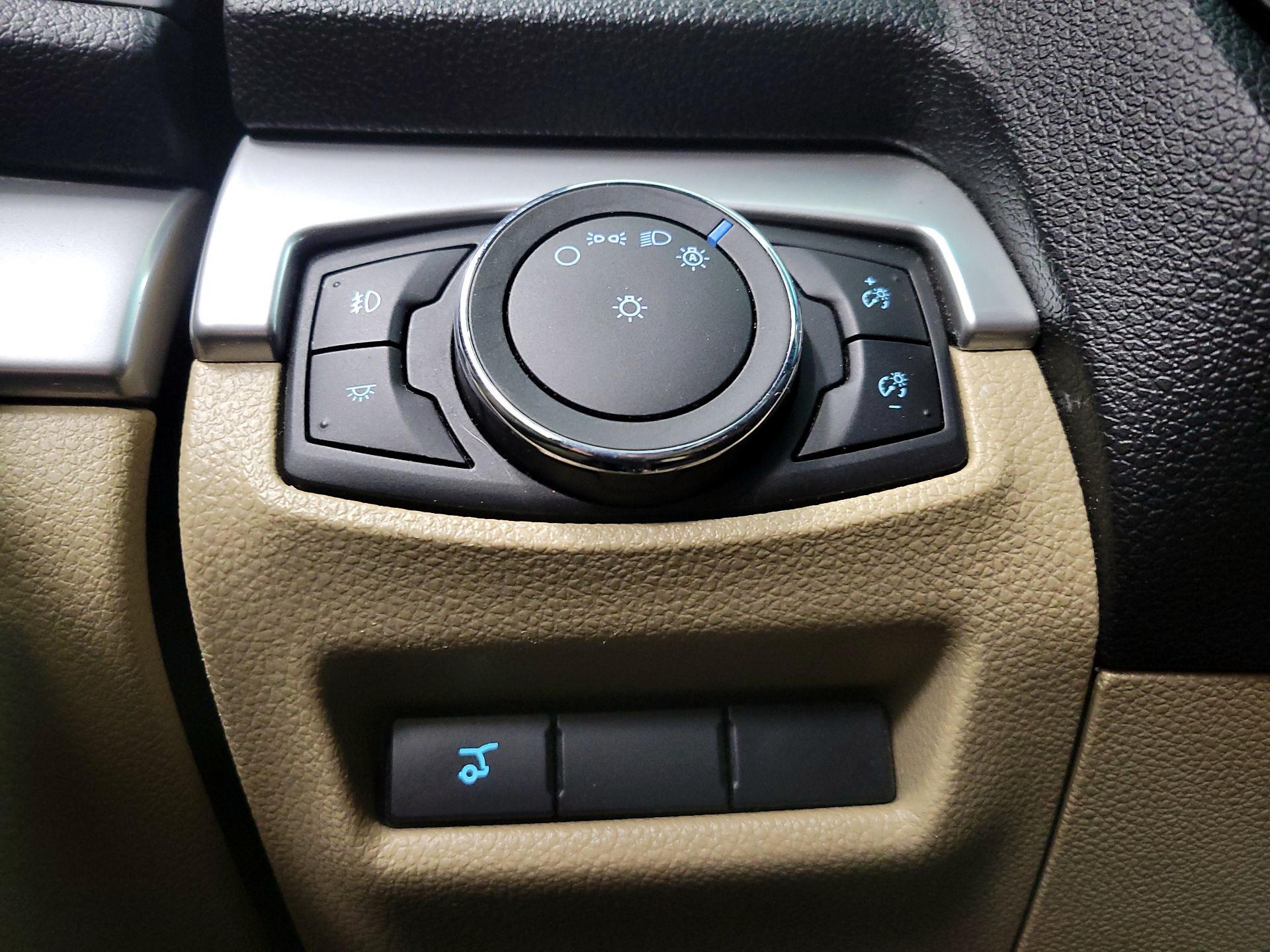 Thumbnail: 2016 Ford Explorer - 13