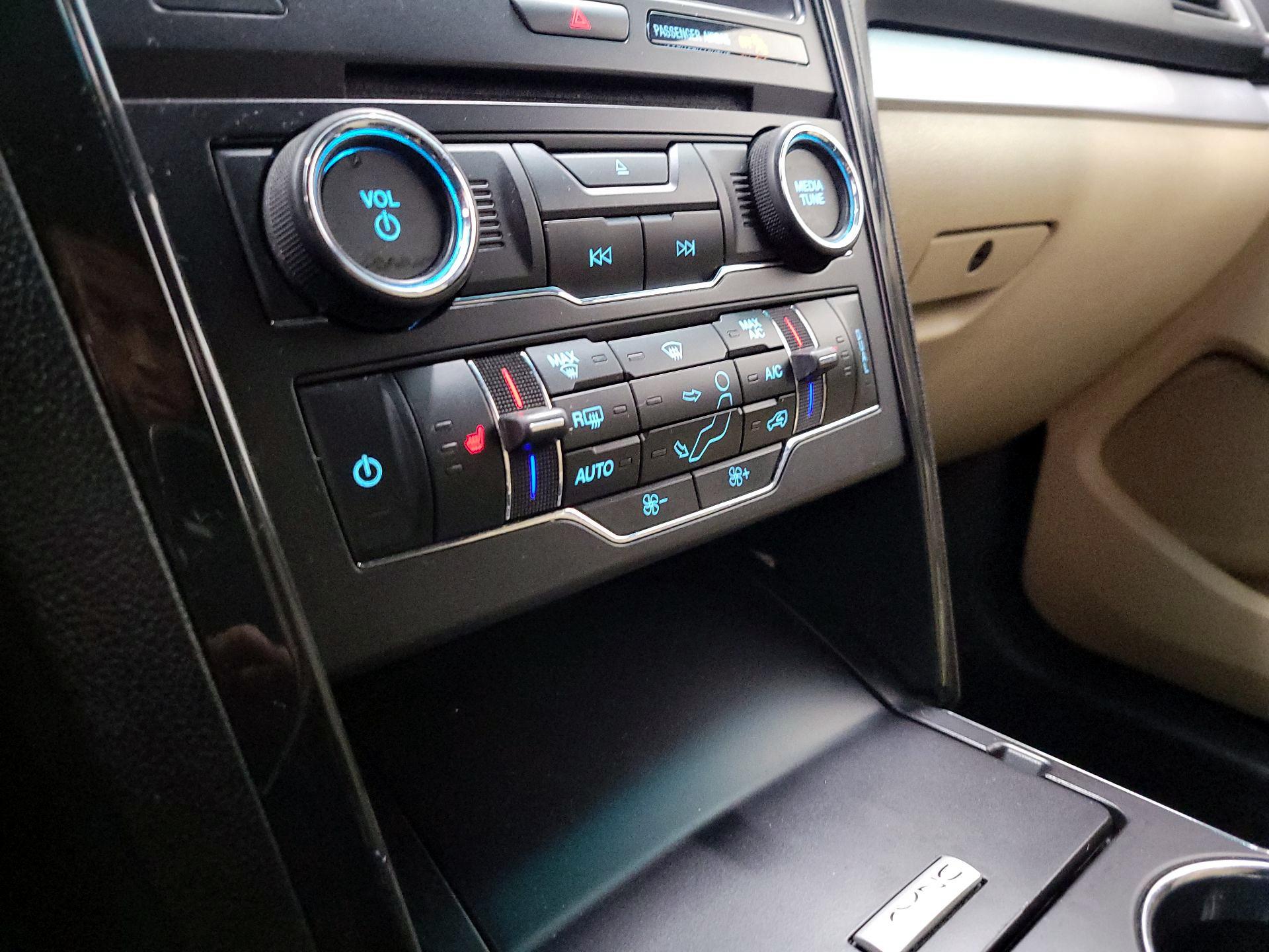 Thumbnail: 2016 Ford Explorer - 17