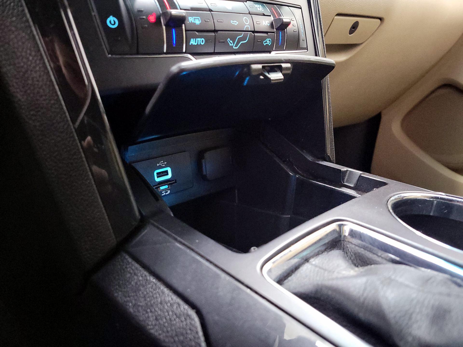 Thumbnail: 2016 Ford Explorer - 19