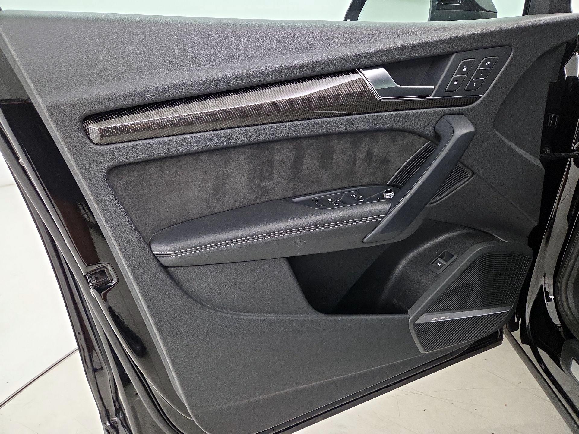 Thumbnail: 2020 Audi SQ5 - 12