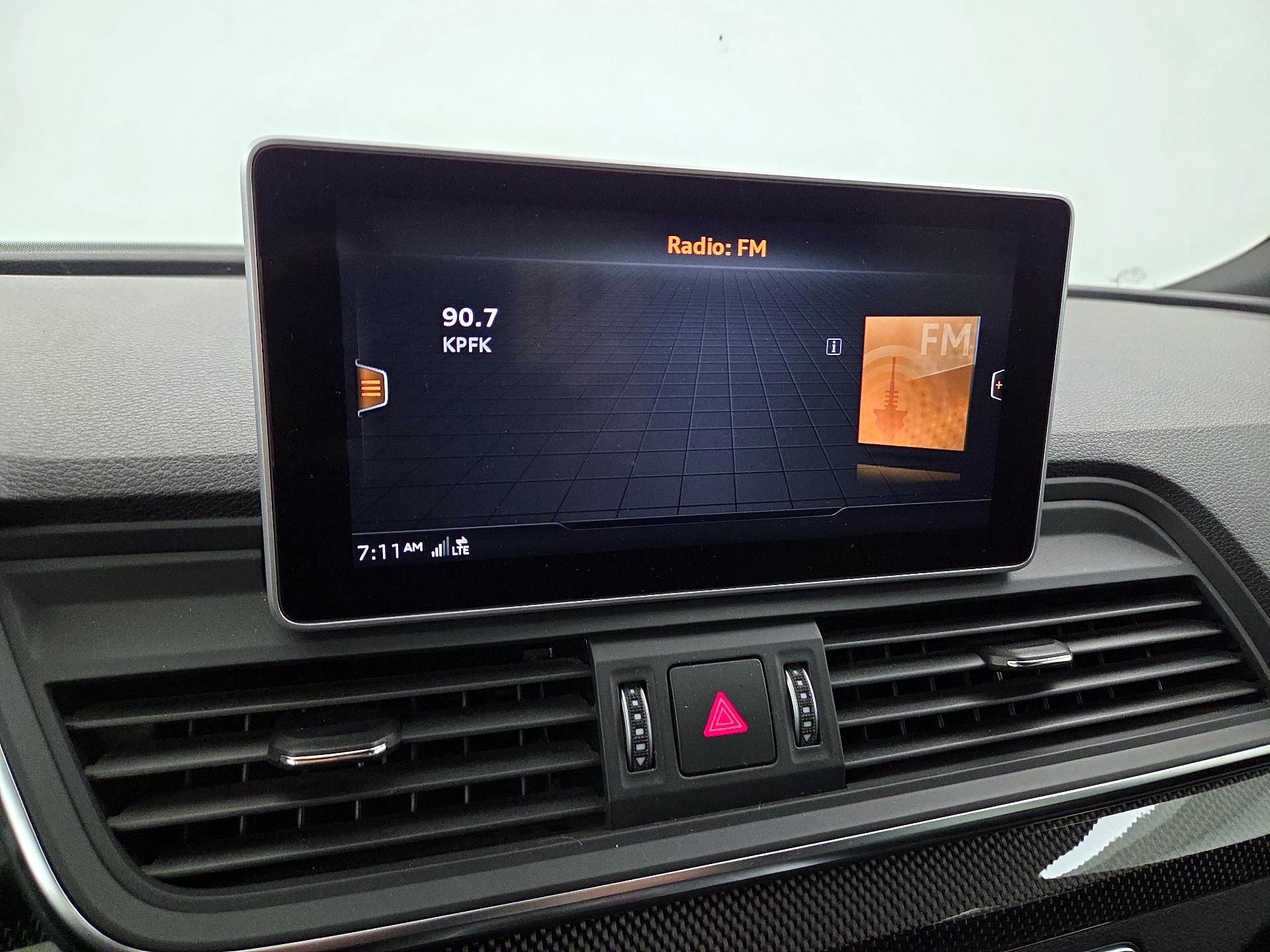 Thumbnail: 2020 Audi SQ5 - 16