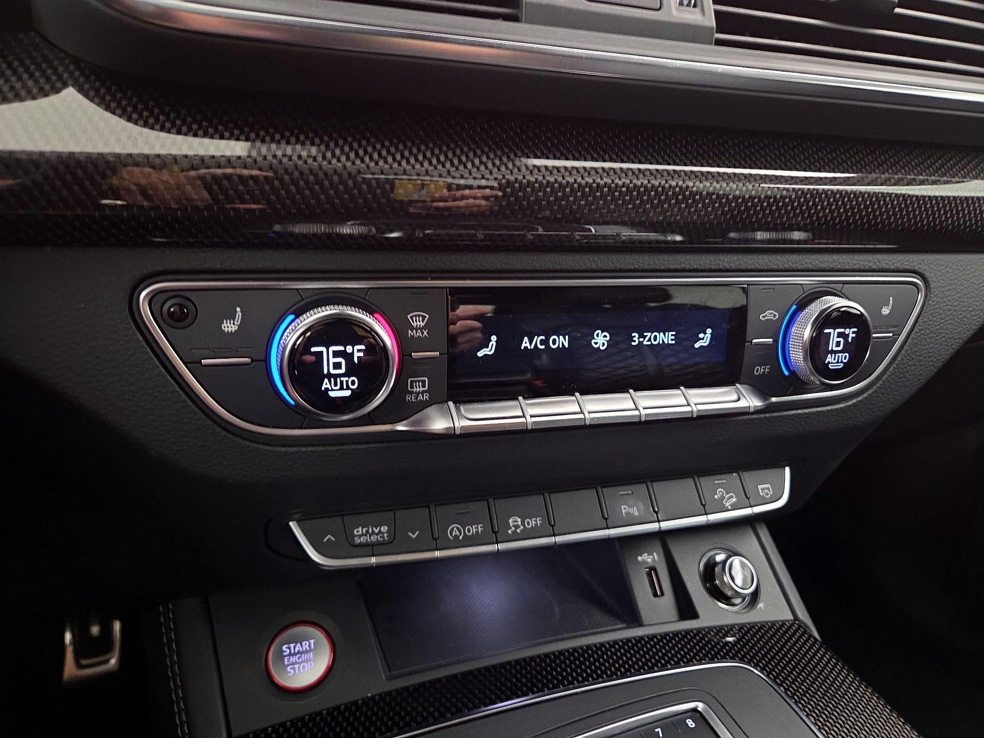 Thumbnail: 2020 Audi SQ5 - 17