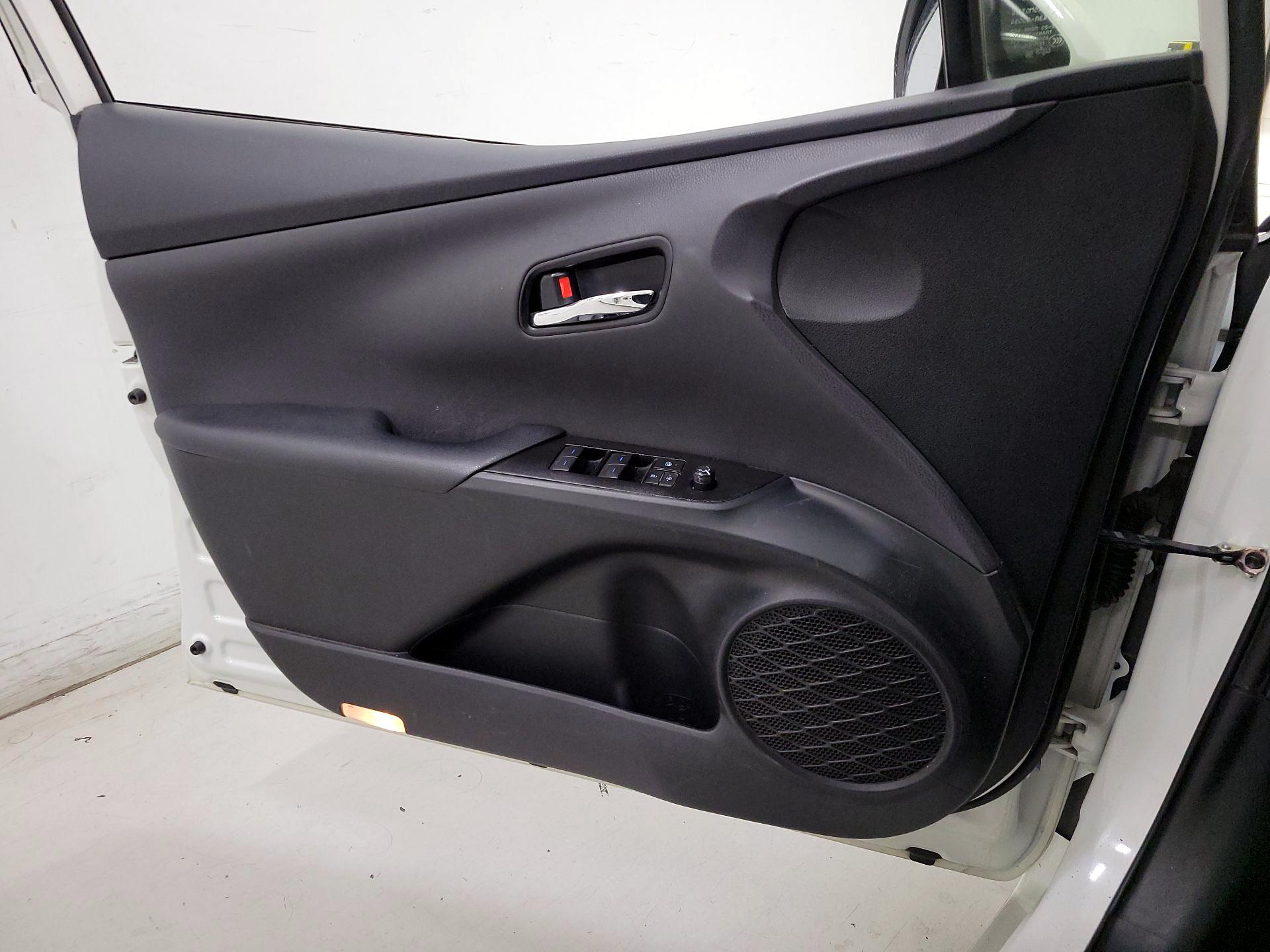 Thumbnail: 2019 Toyota Prius - 12