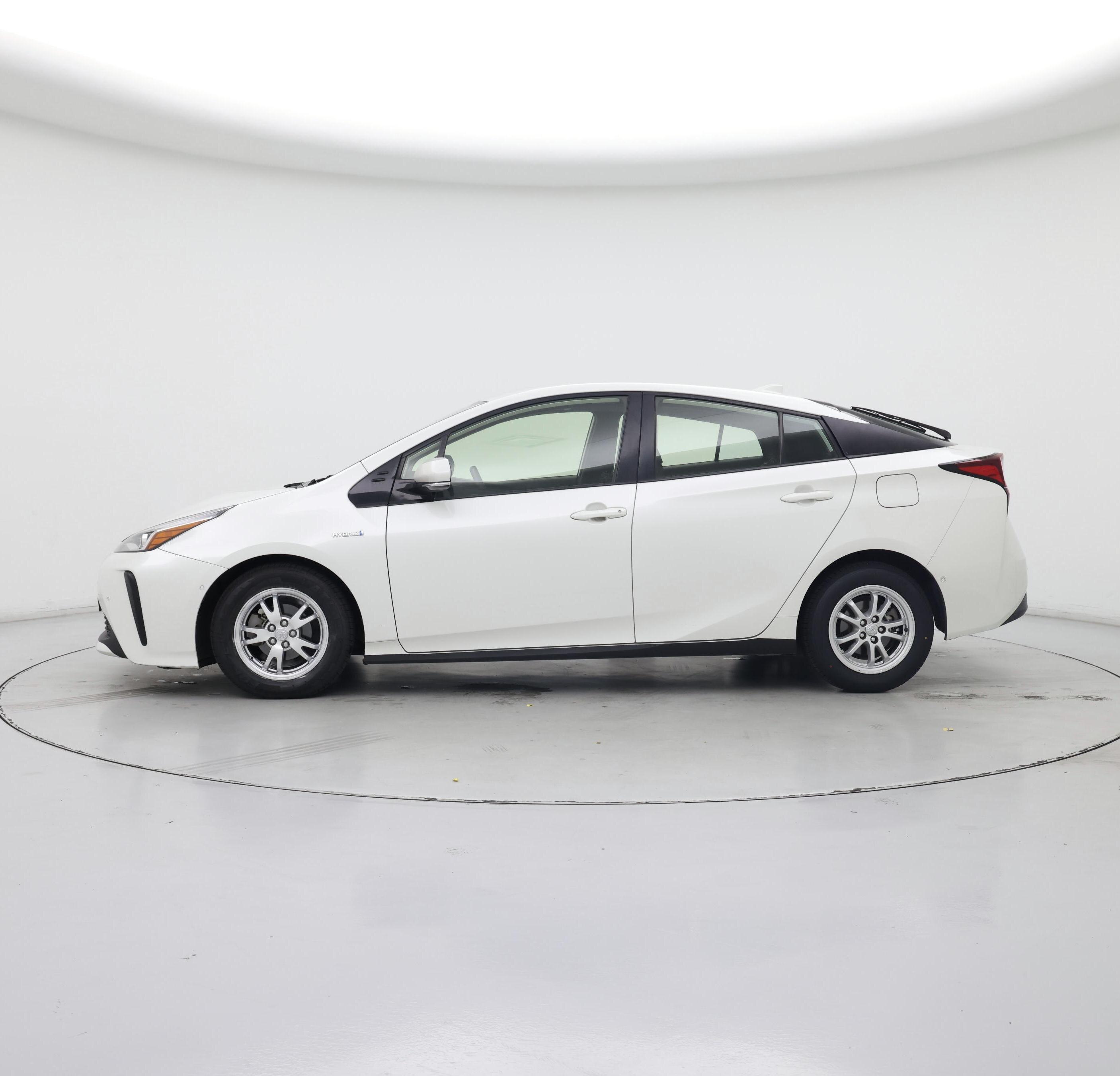 Thumbnail: 2019 Toyota Prius - 3