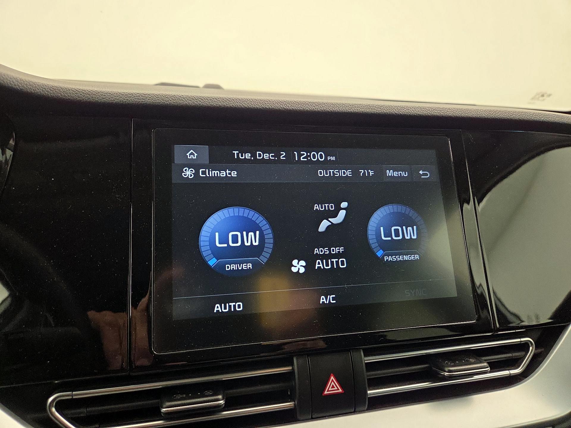 Thumbnail: 2021 Kia Niro - 16