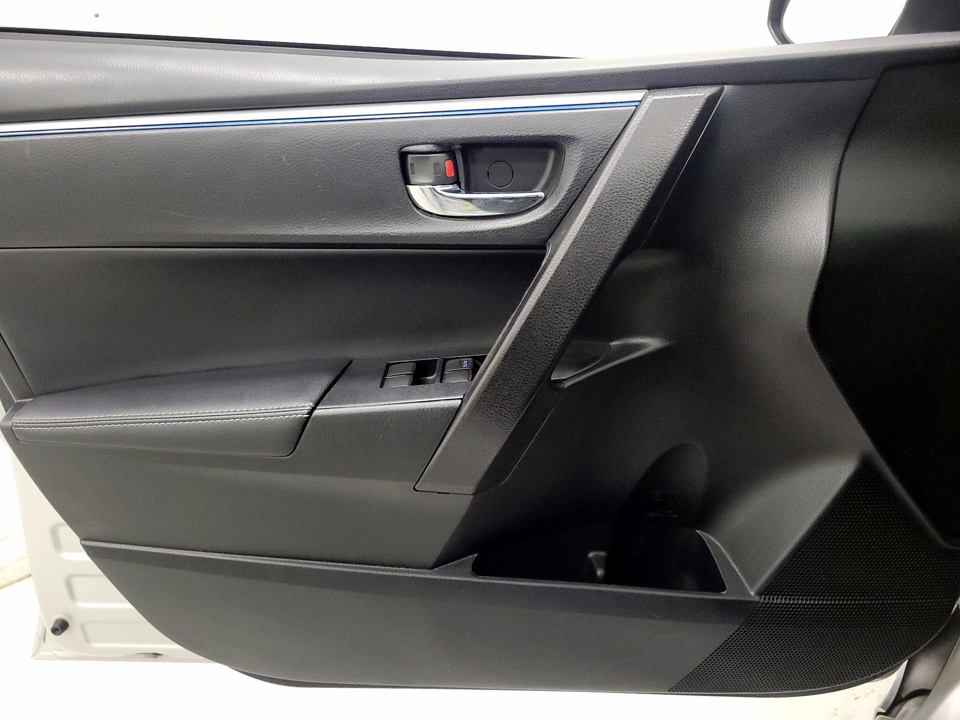 Thumbnail: 2015 Toyota Corolla - 12