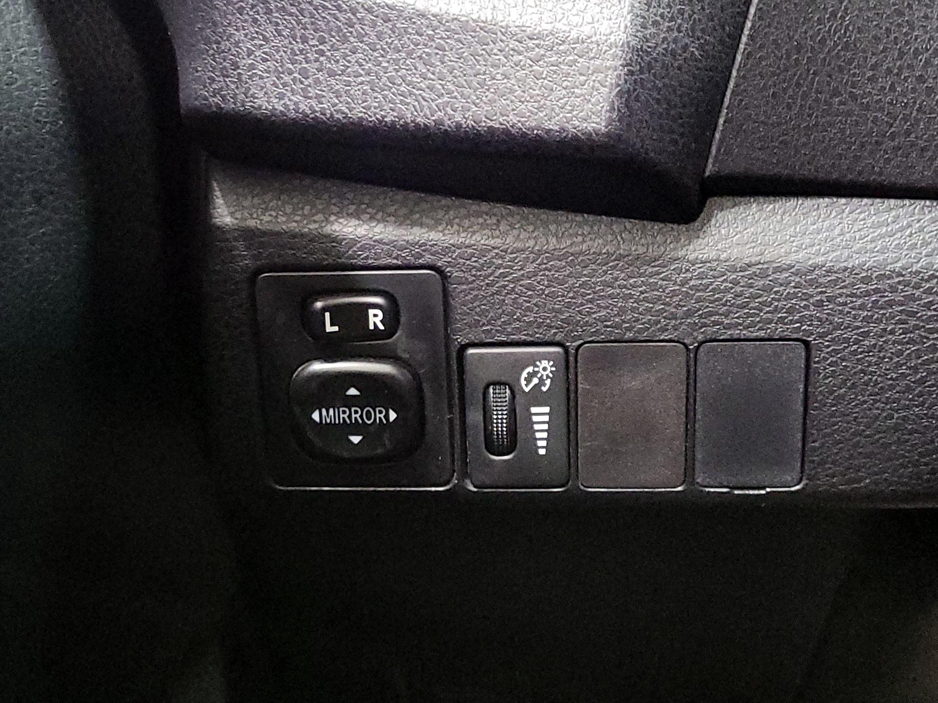 Thumbnail: 2015 Toyota Corolla - 13