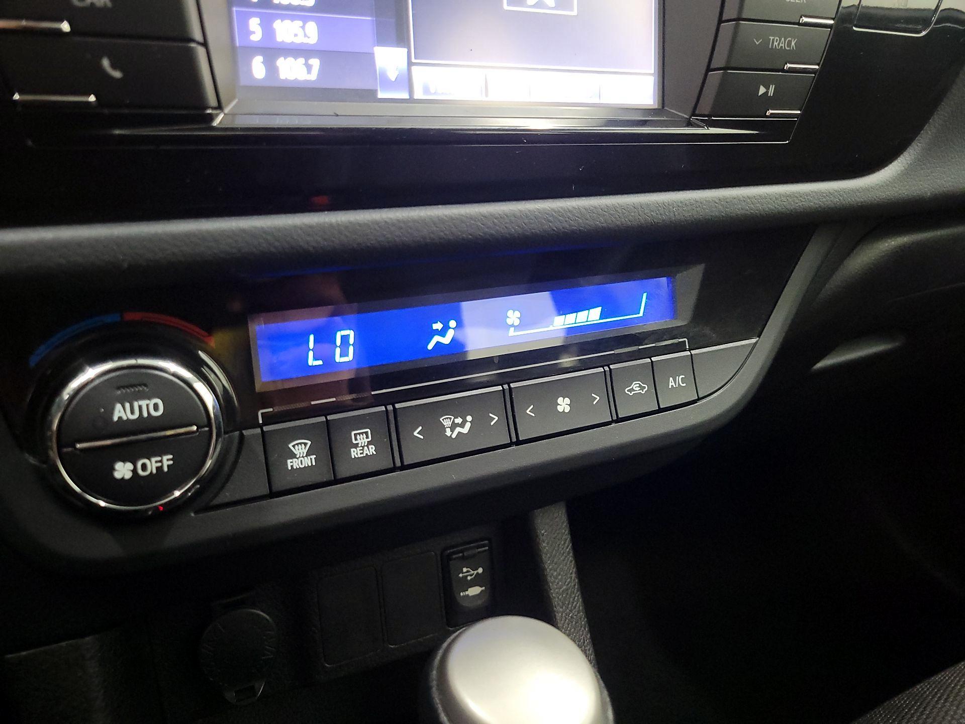 Thumbnail: 2015 Toyota Corolla - 16