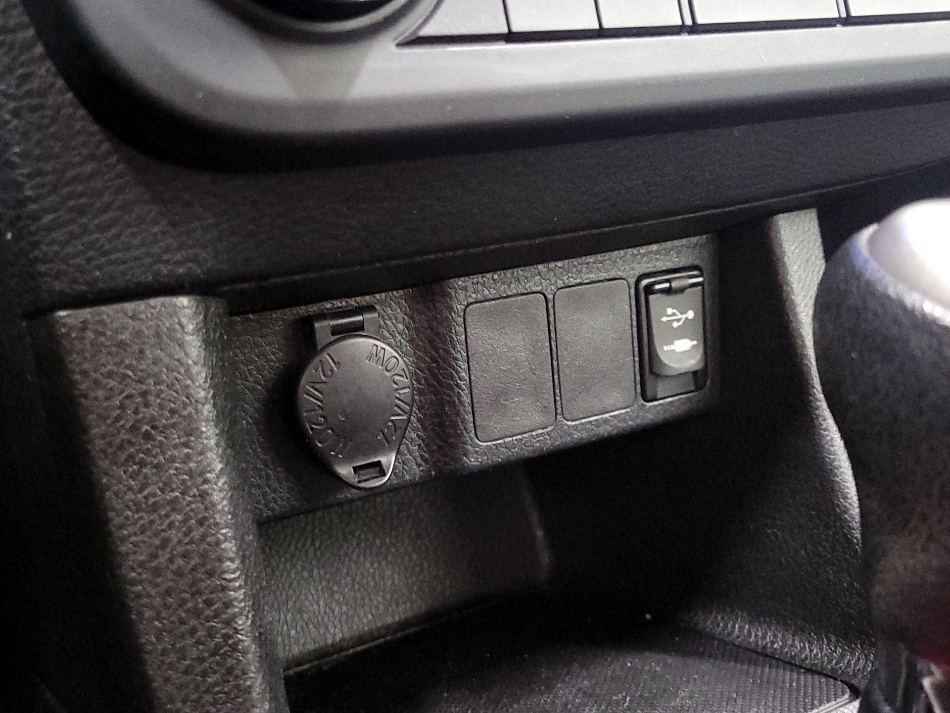 Thumbnail: 2015 Toyota Corolla - 18