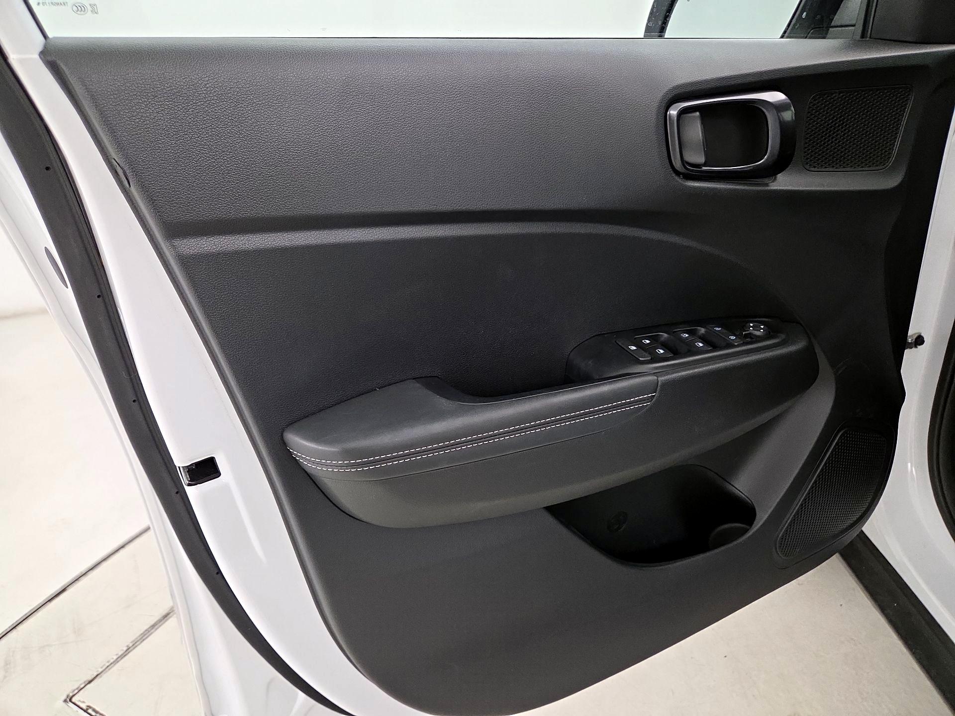 Thumbnail: 2023 Hyundai Venue - 12