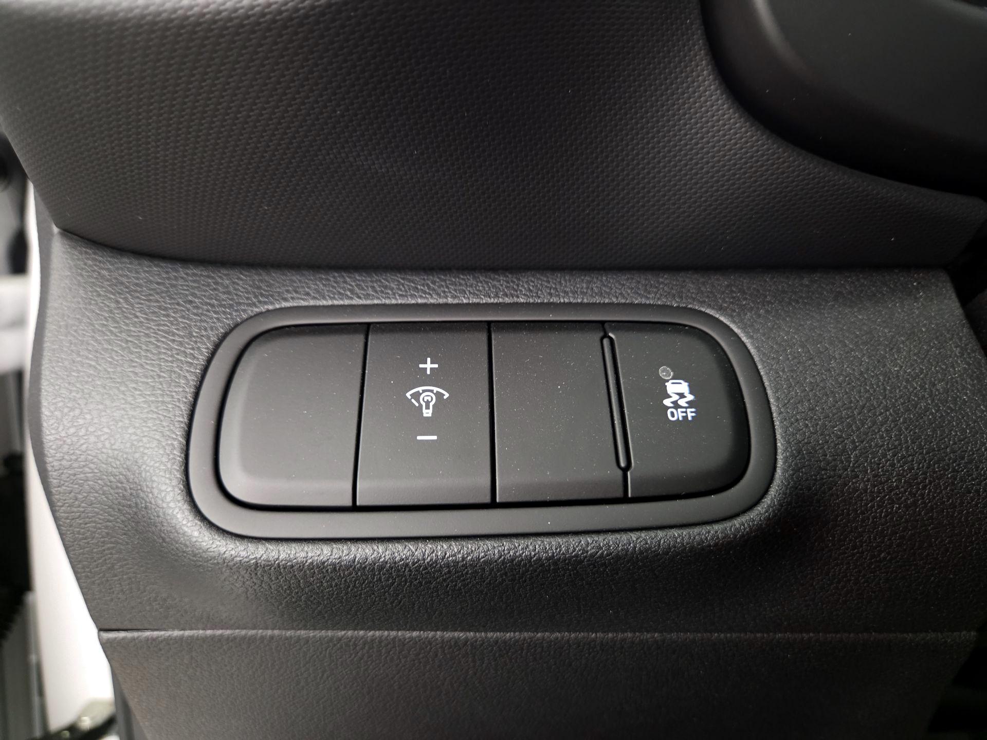 Thumbnail: 2023 Hyundai Venue - 13