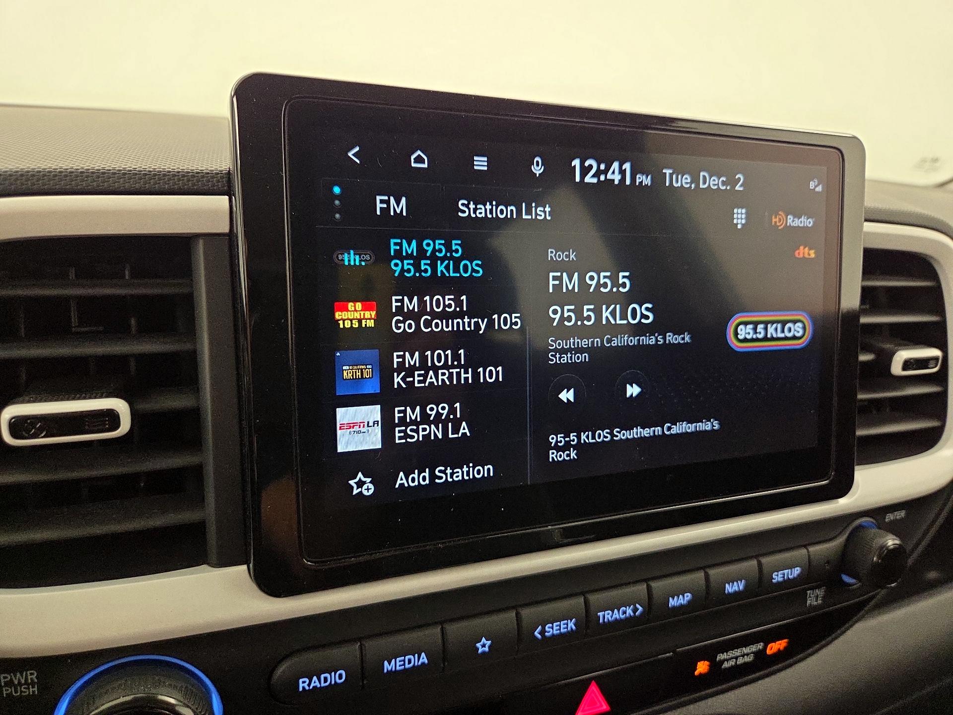 Thumbnail: 2023 Hyundai Venue - 16