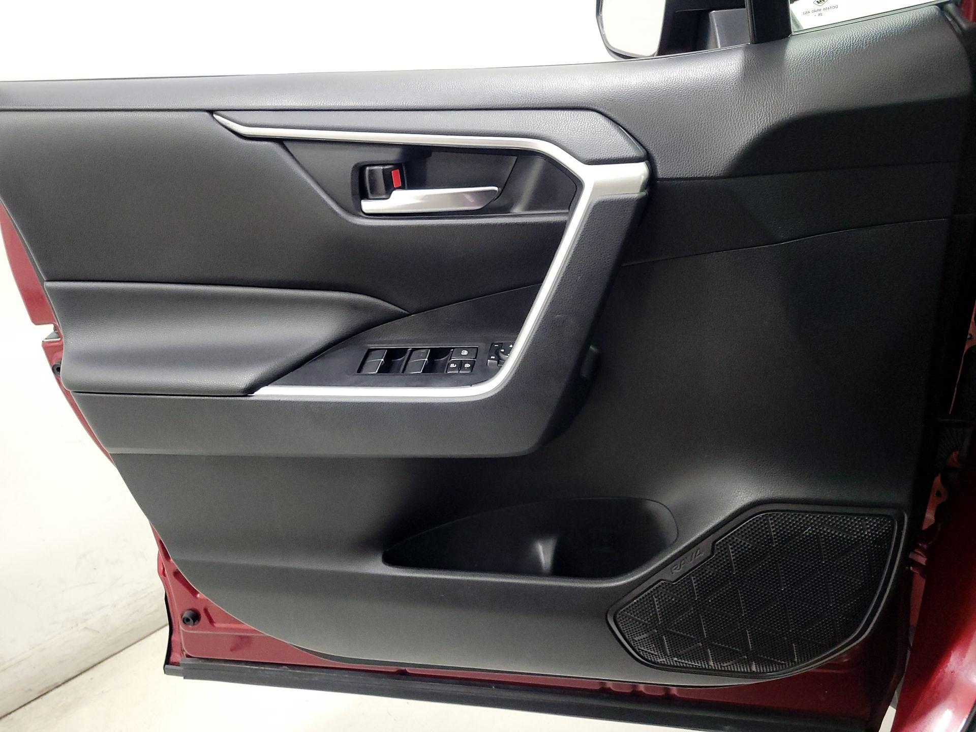 Thumbnail: 2021 Toyota RAV4 - 12