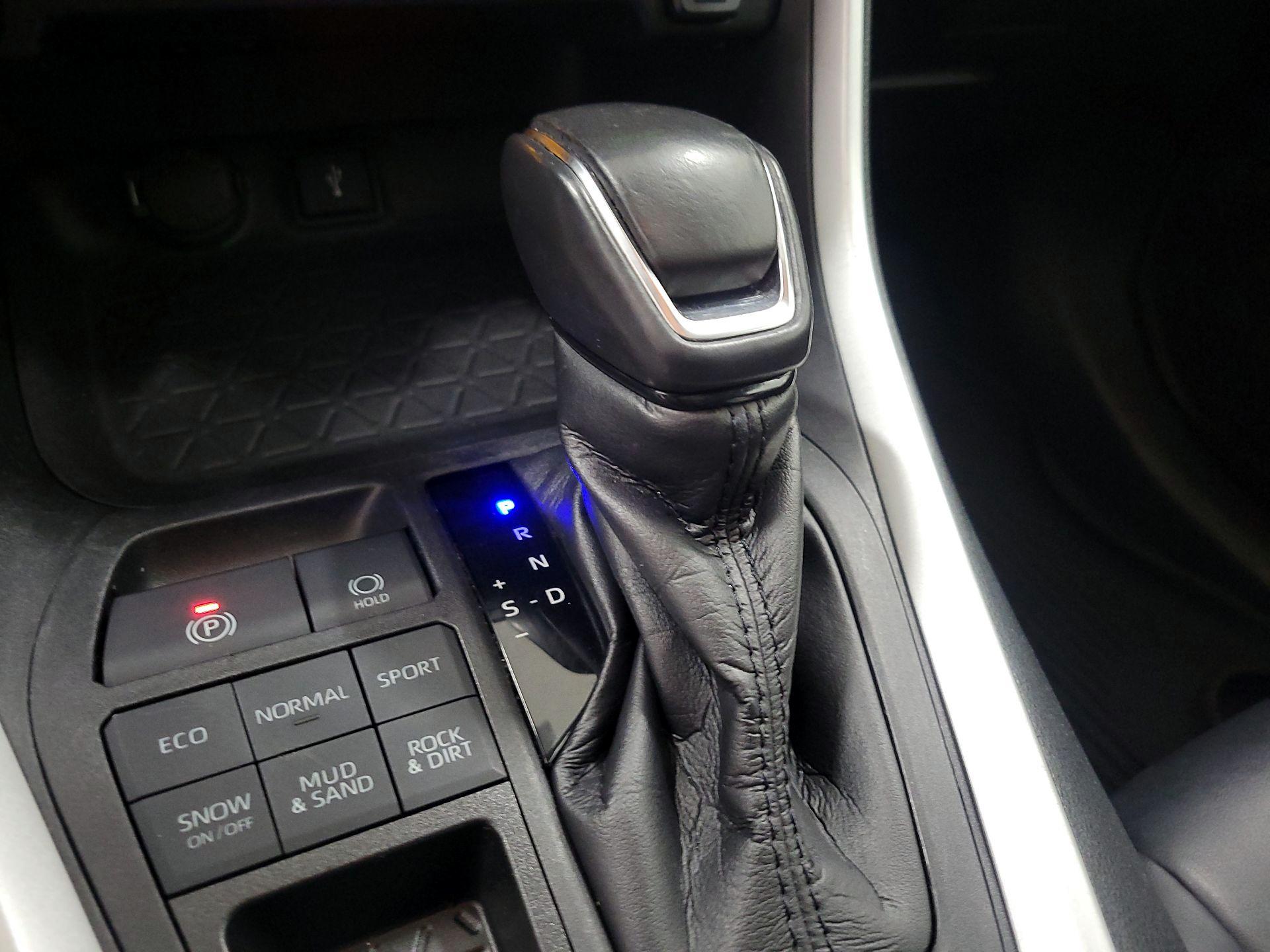 Thumbnail: 2021 Toyota RAV4 - 17