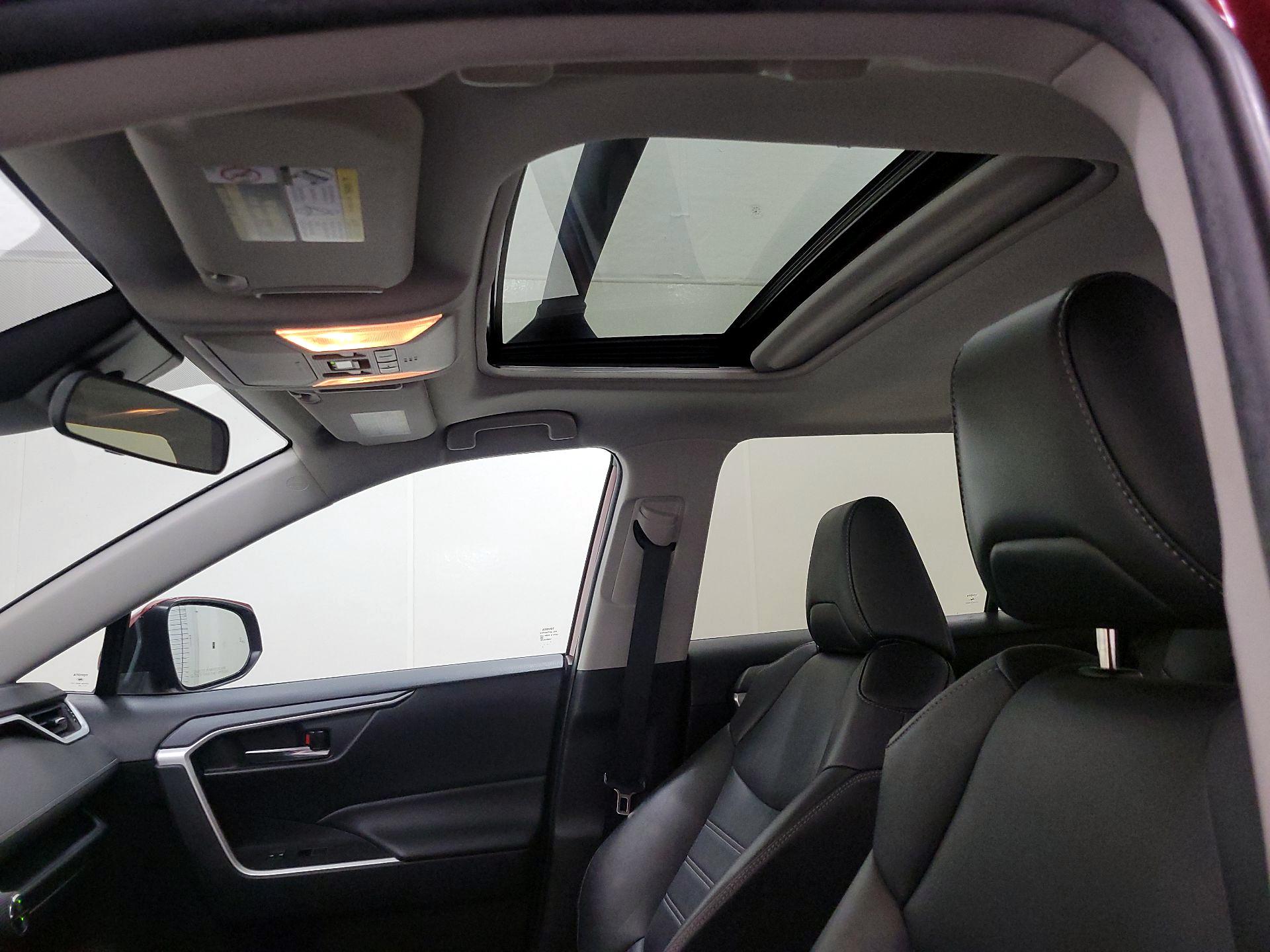 Thumbnail: 2021 Toyota RAV4 - 19