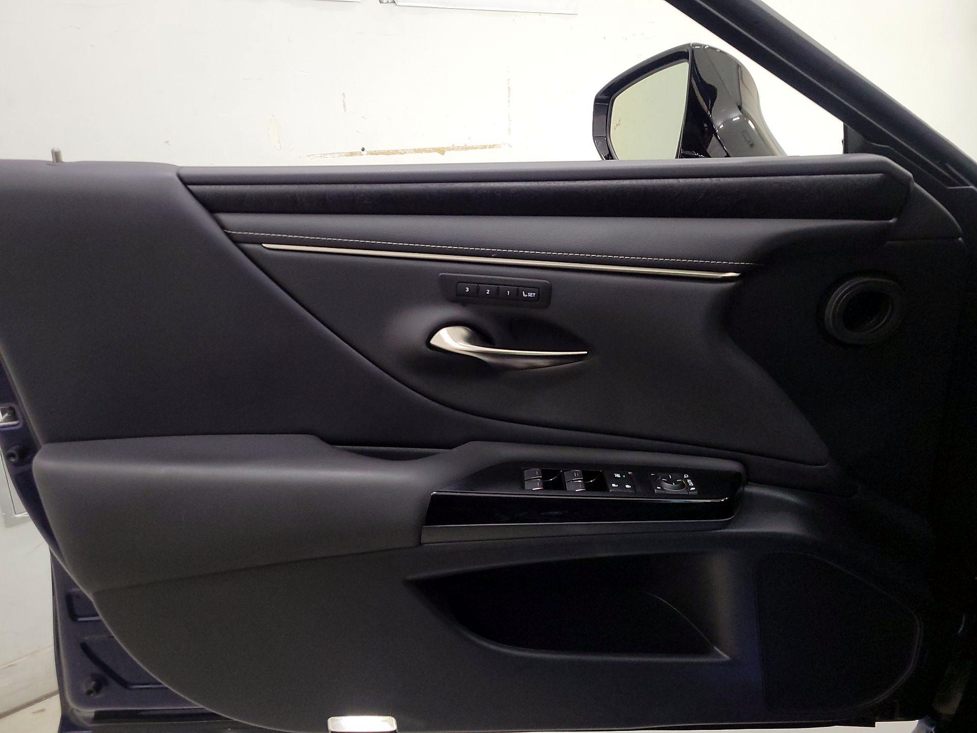 Thumbnail: 2023 Lexus ES - 12