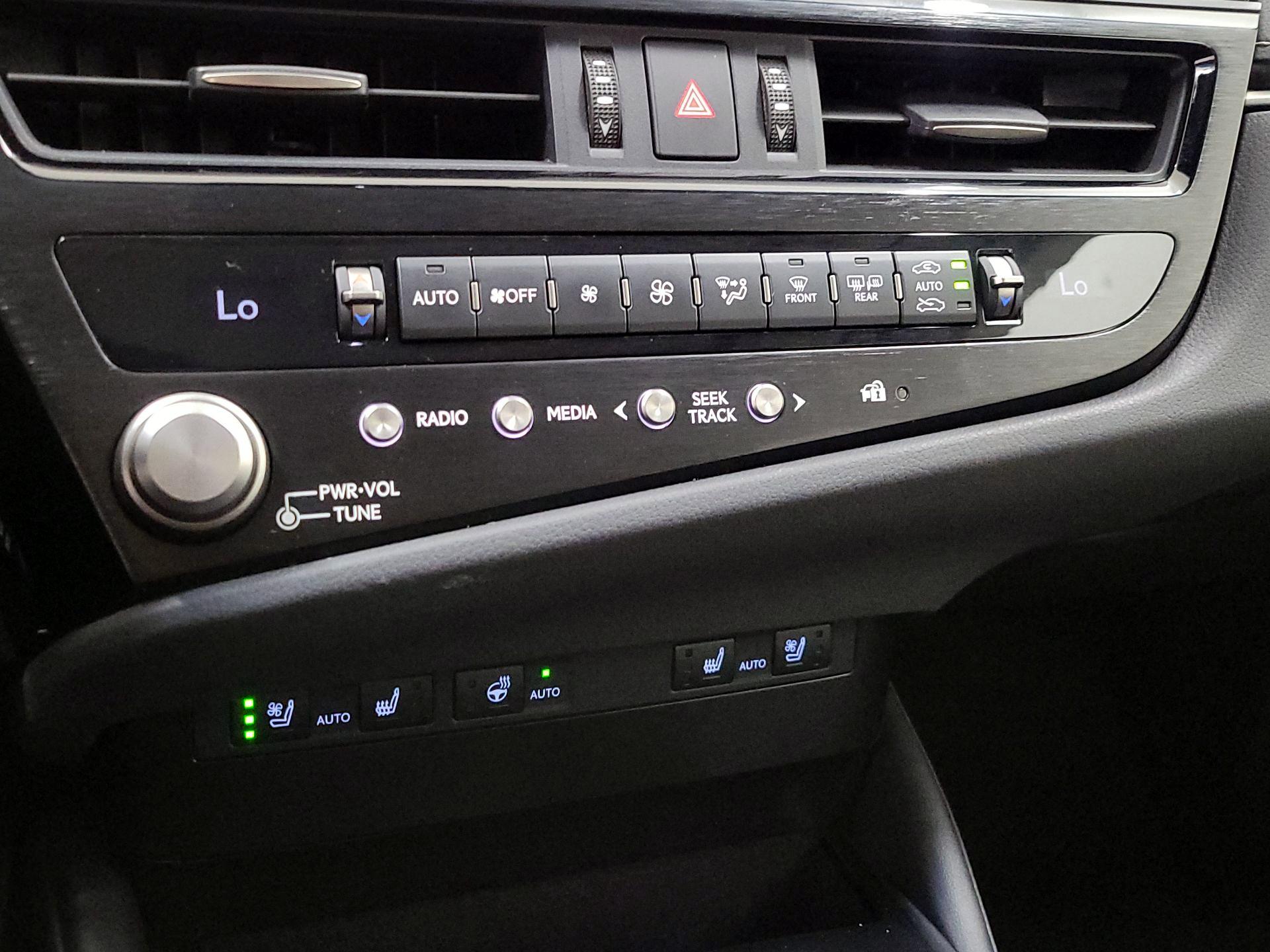 Thumbnail: 2023 Lexus ES - 17