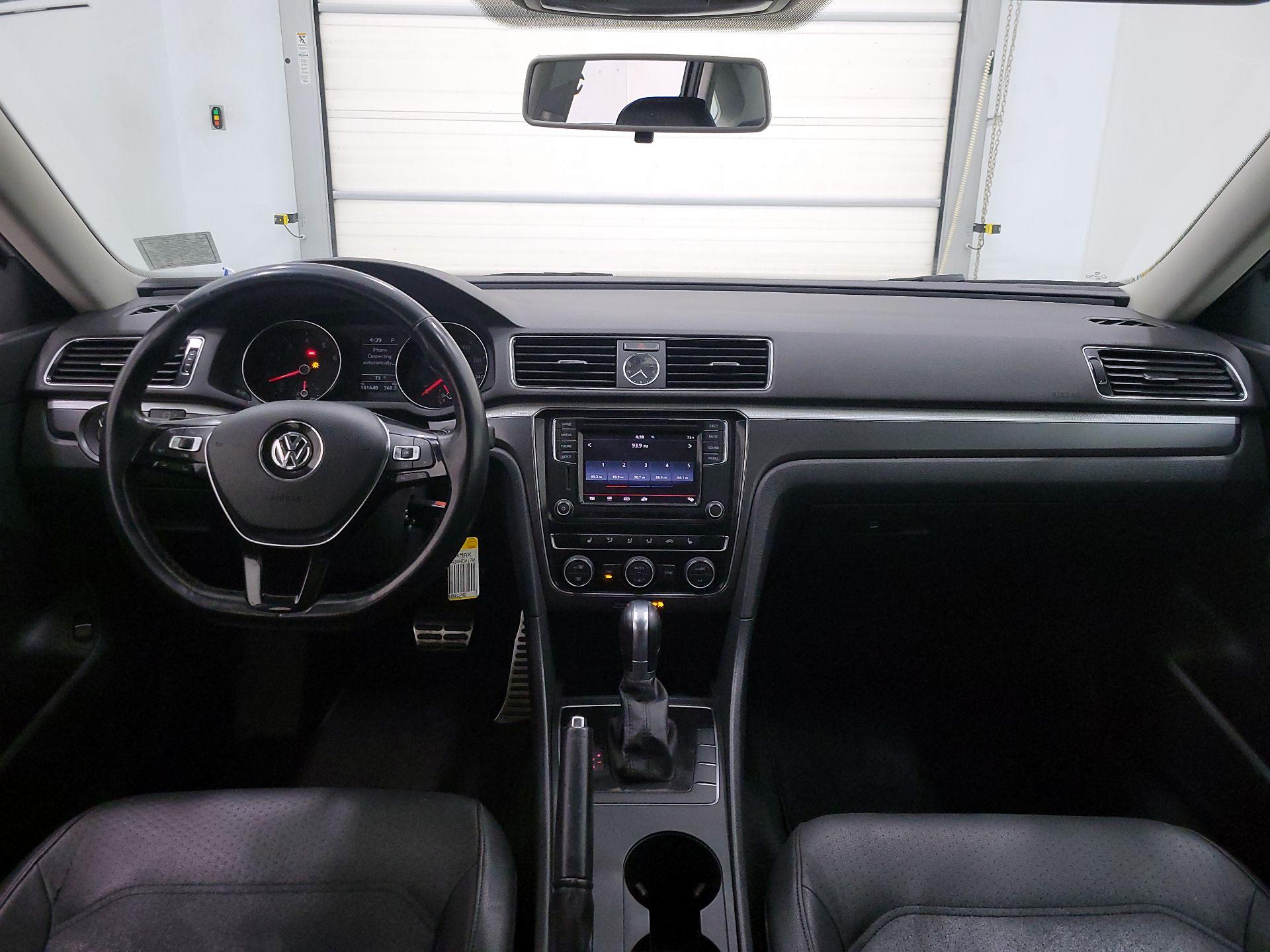 Thumbnail: 2017 Volkswagen Passat - 9