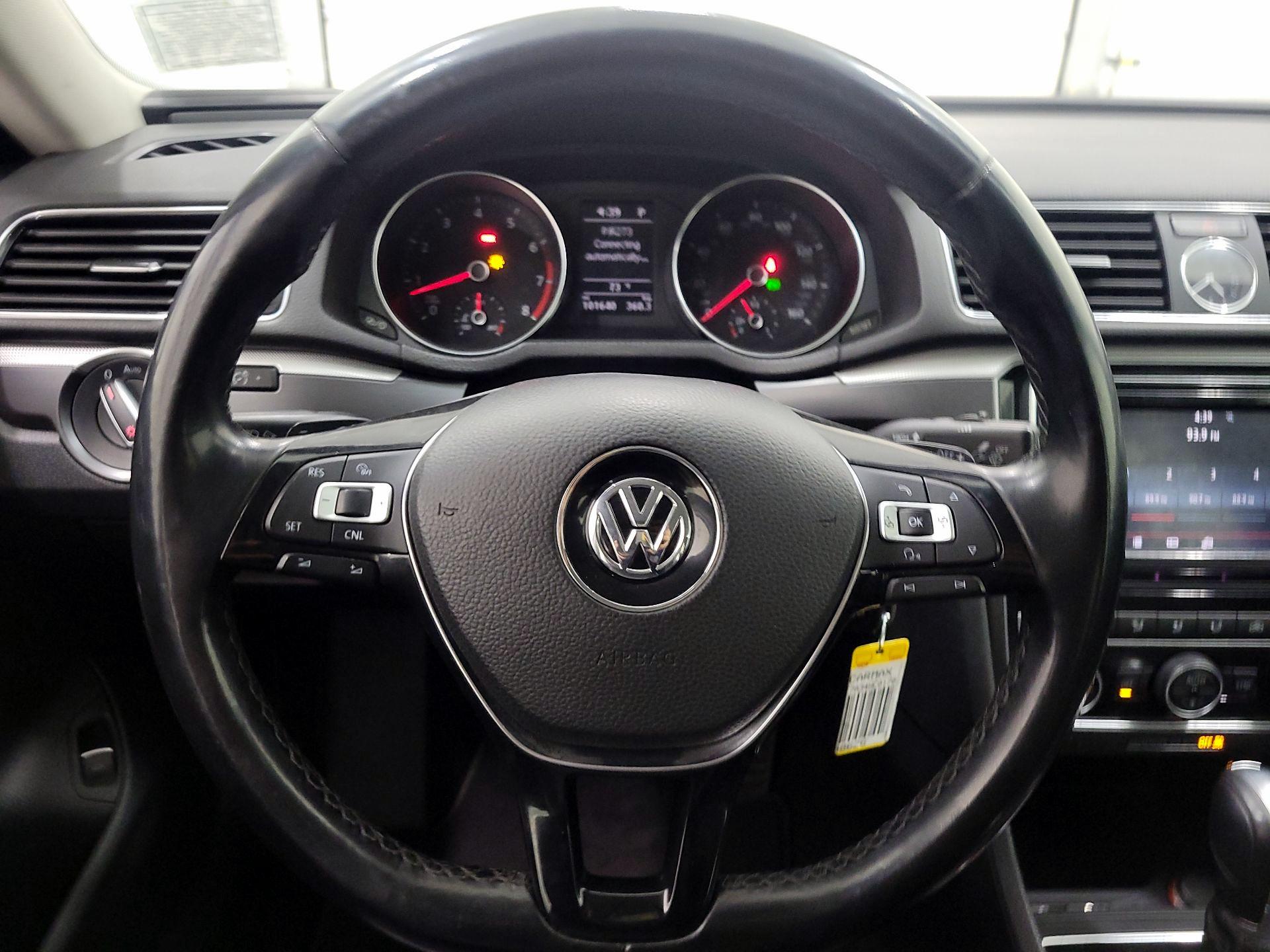 Thumbnail: 2017 Volkswagen Passat - 10