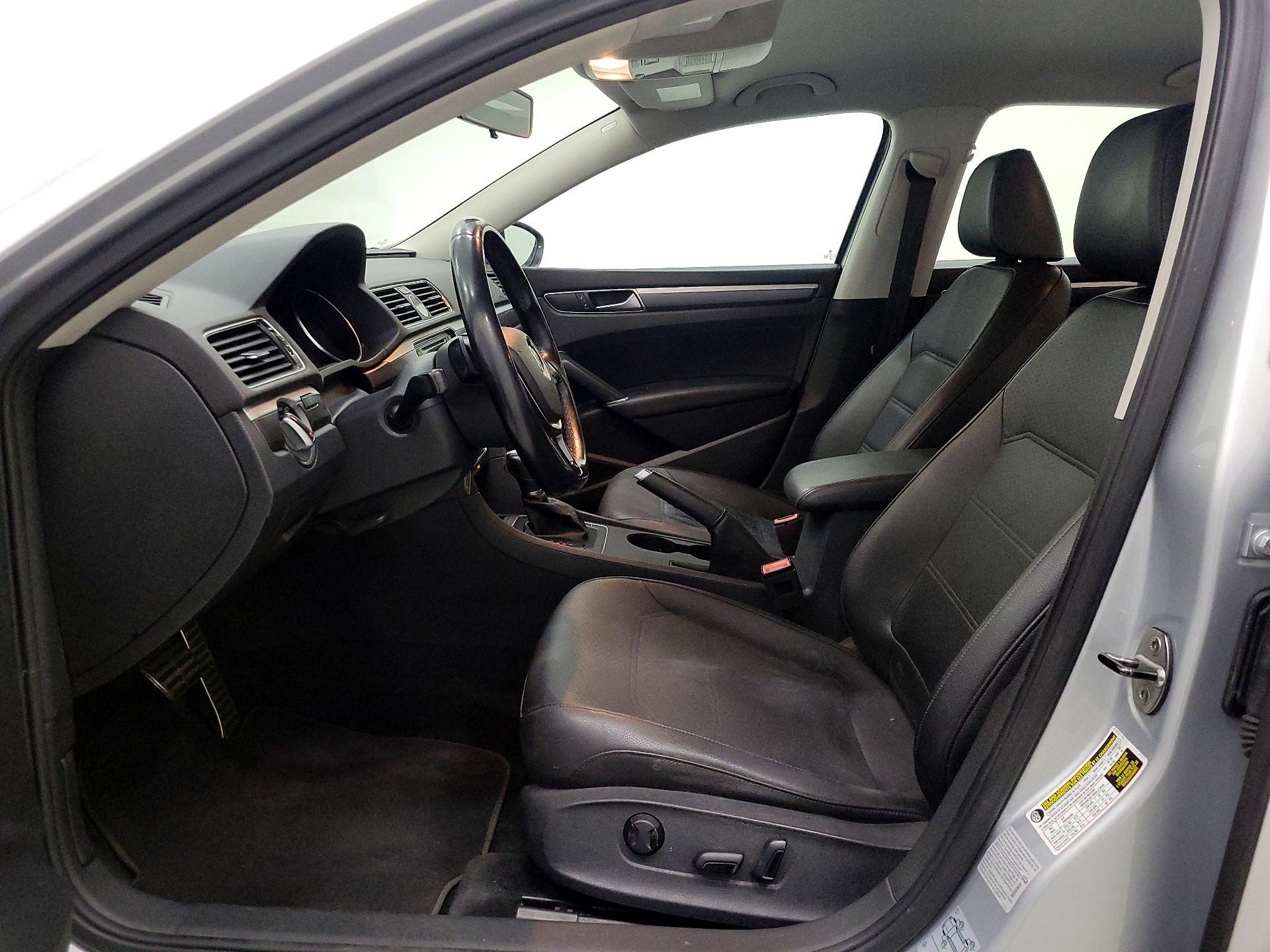 Thumbnail: 2017 Volkswagen Passat - 11