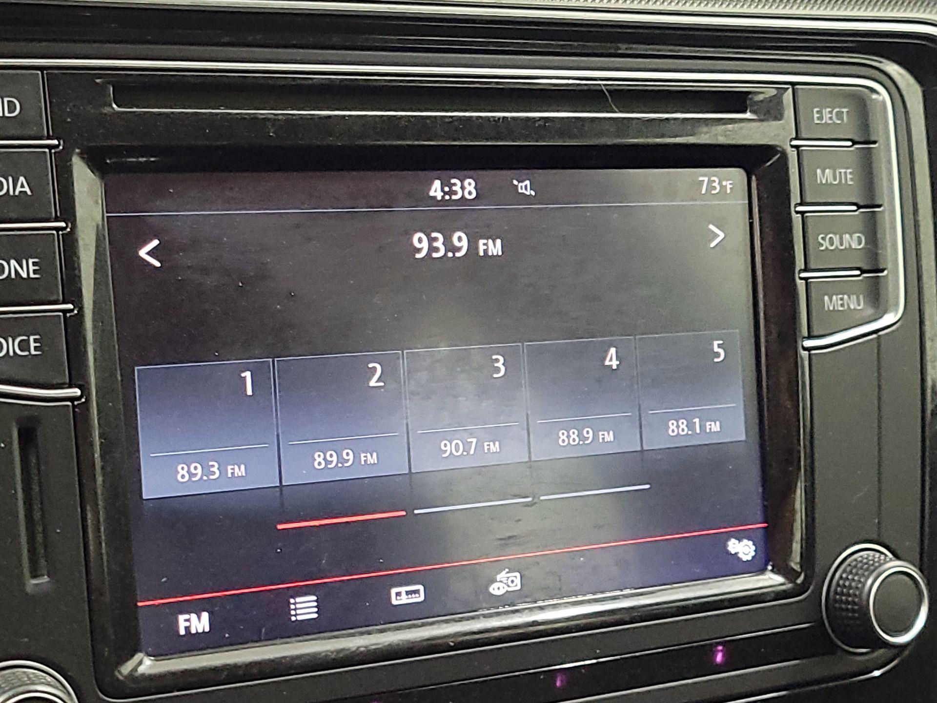 Thumbnail: 2017 Volkswagen Passat - 15