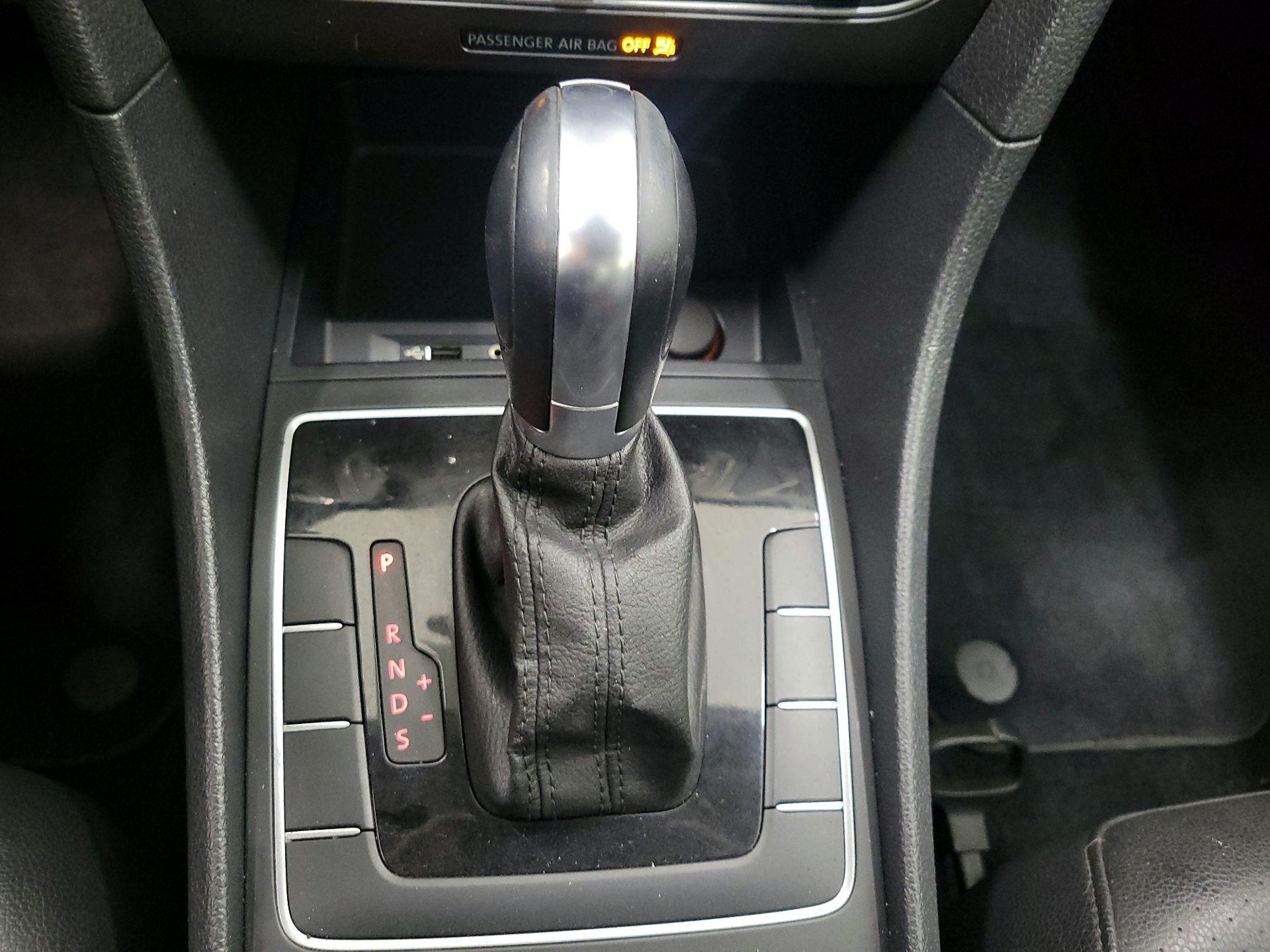 Thumbnail: 2017 Volkswagen Passat - 17