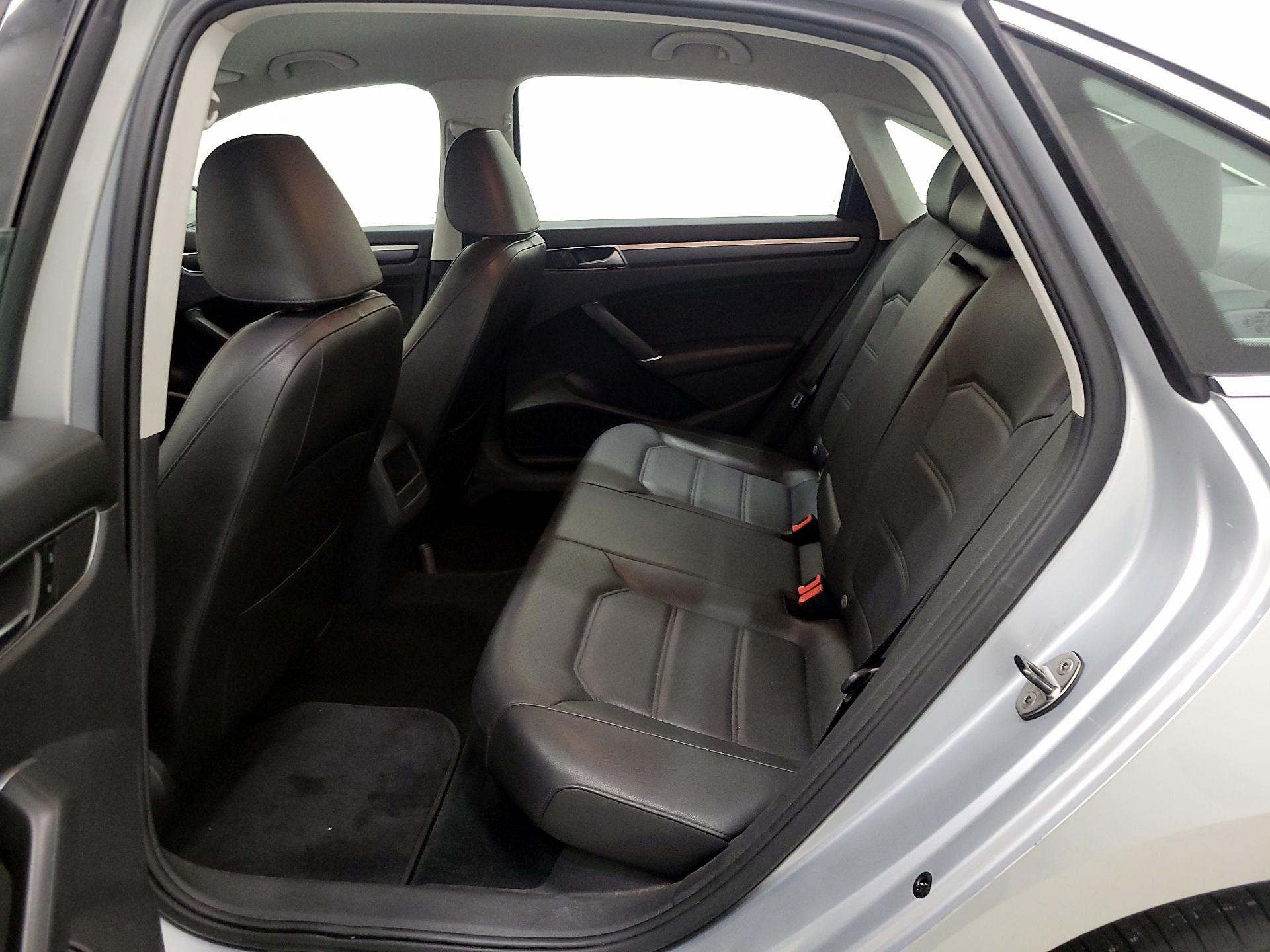 Thumbnail: 2017 Volkswagen Passat - 19