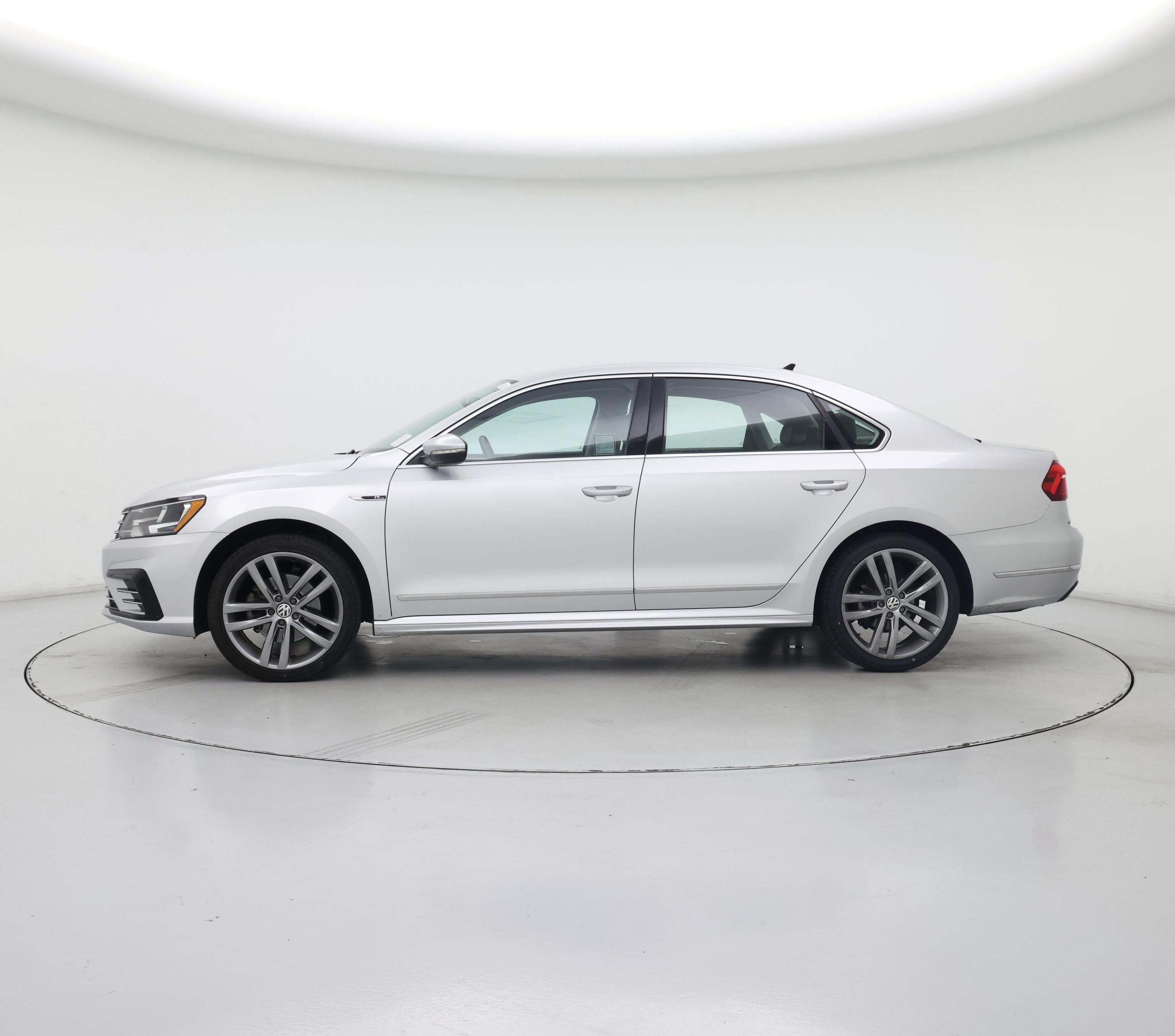 Thumbnail: 2017 Volkswagen Passat - 3