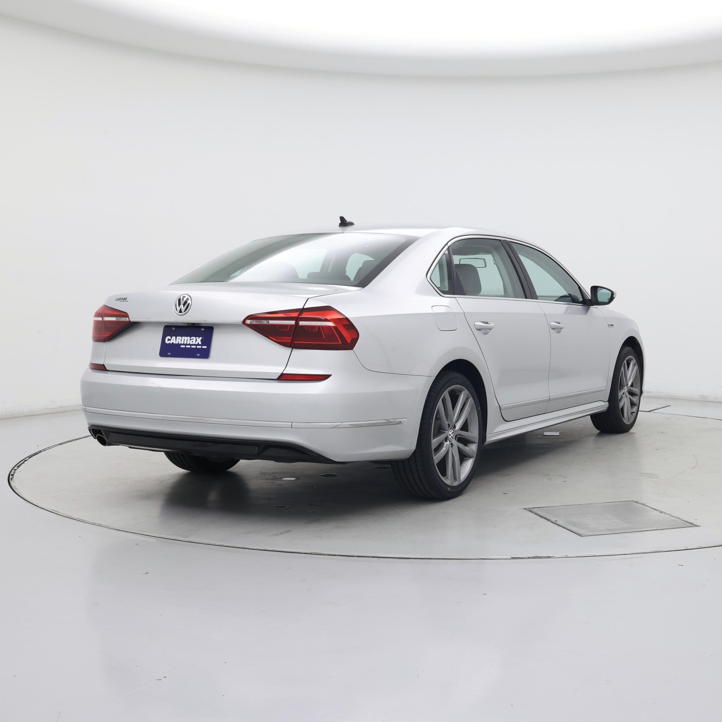 Thumbnail: 2017 Volkswagen Passat - 8