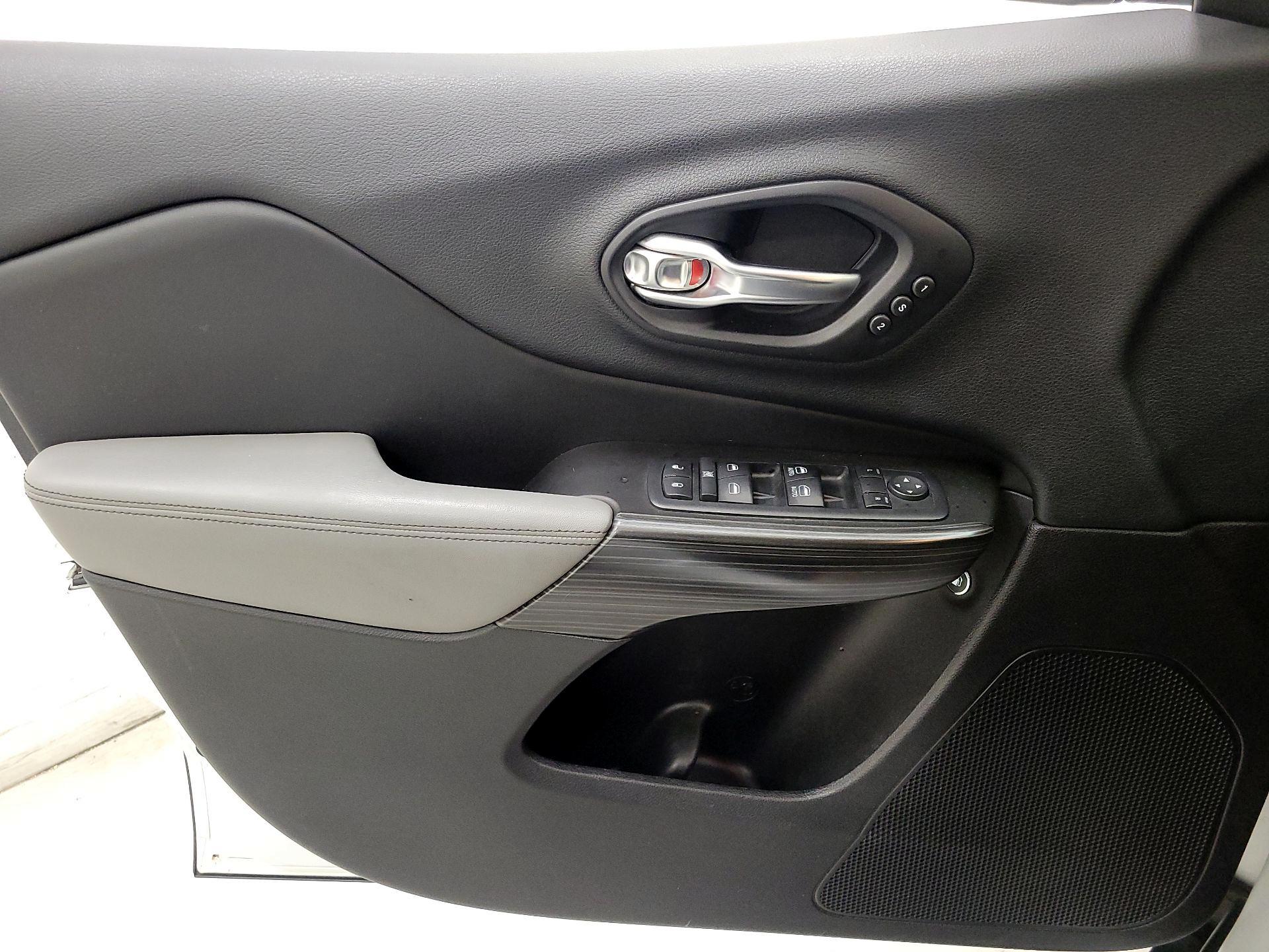 Thumbnail: 2014 Jeep Cherokee - 12