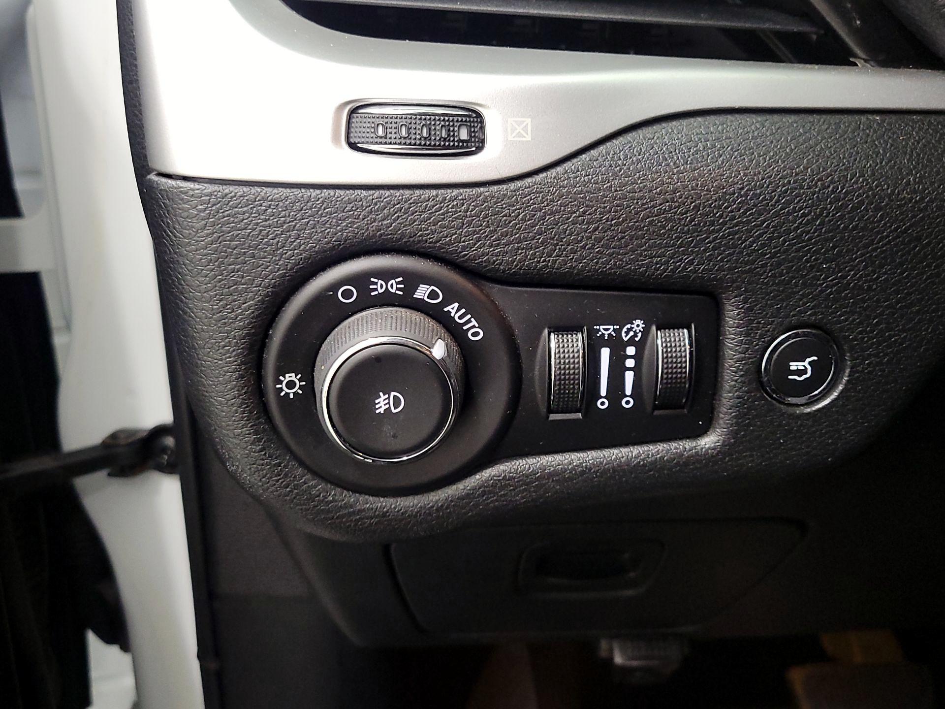 Thumbnail: 2014 Jeep Cherokee - 13