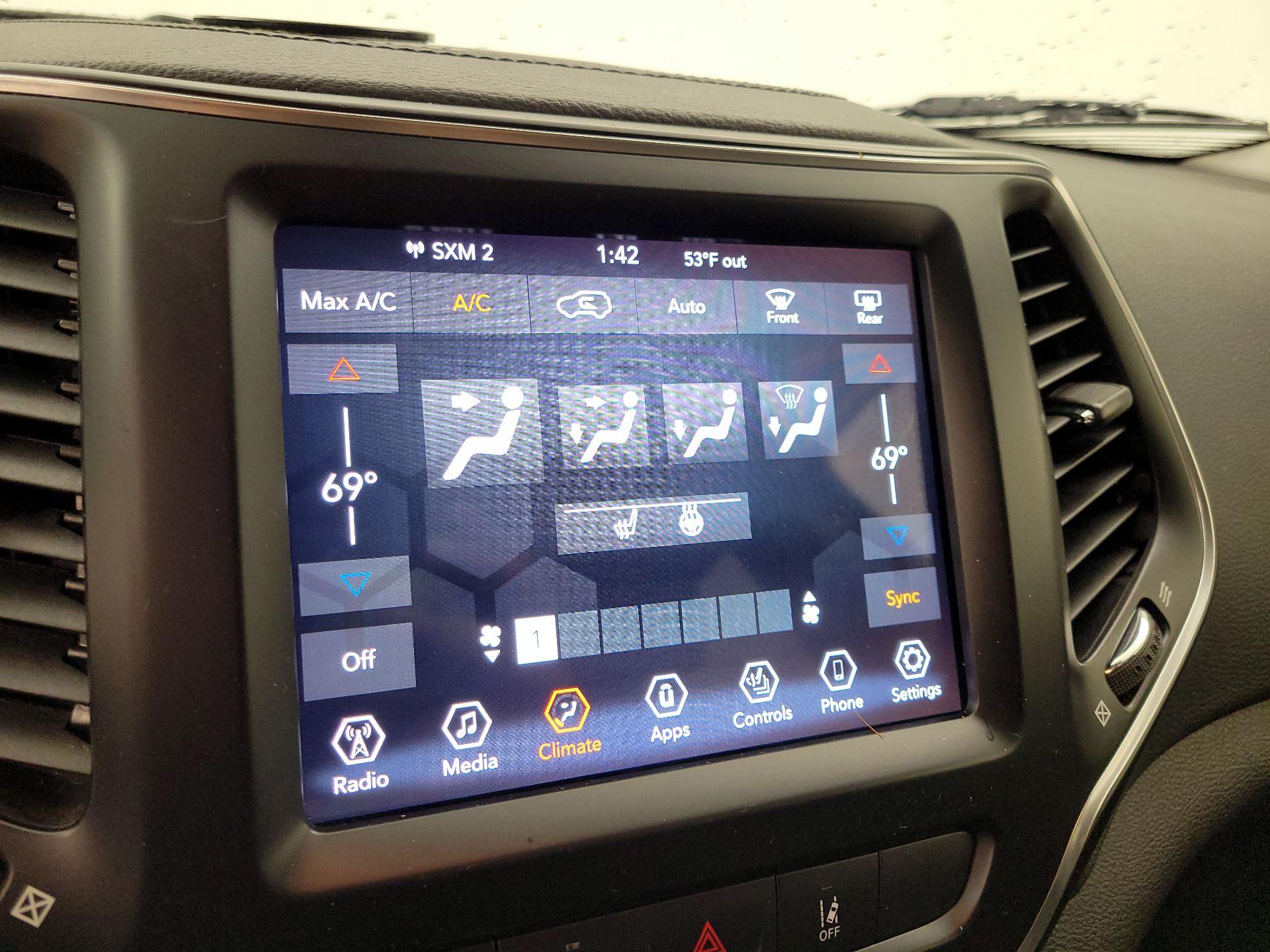 Thumbnail: 2021 Jeep Cherokee - 15