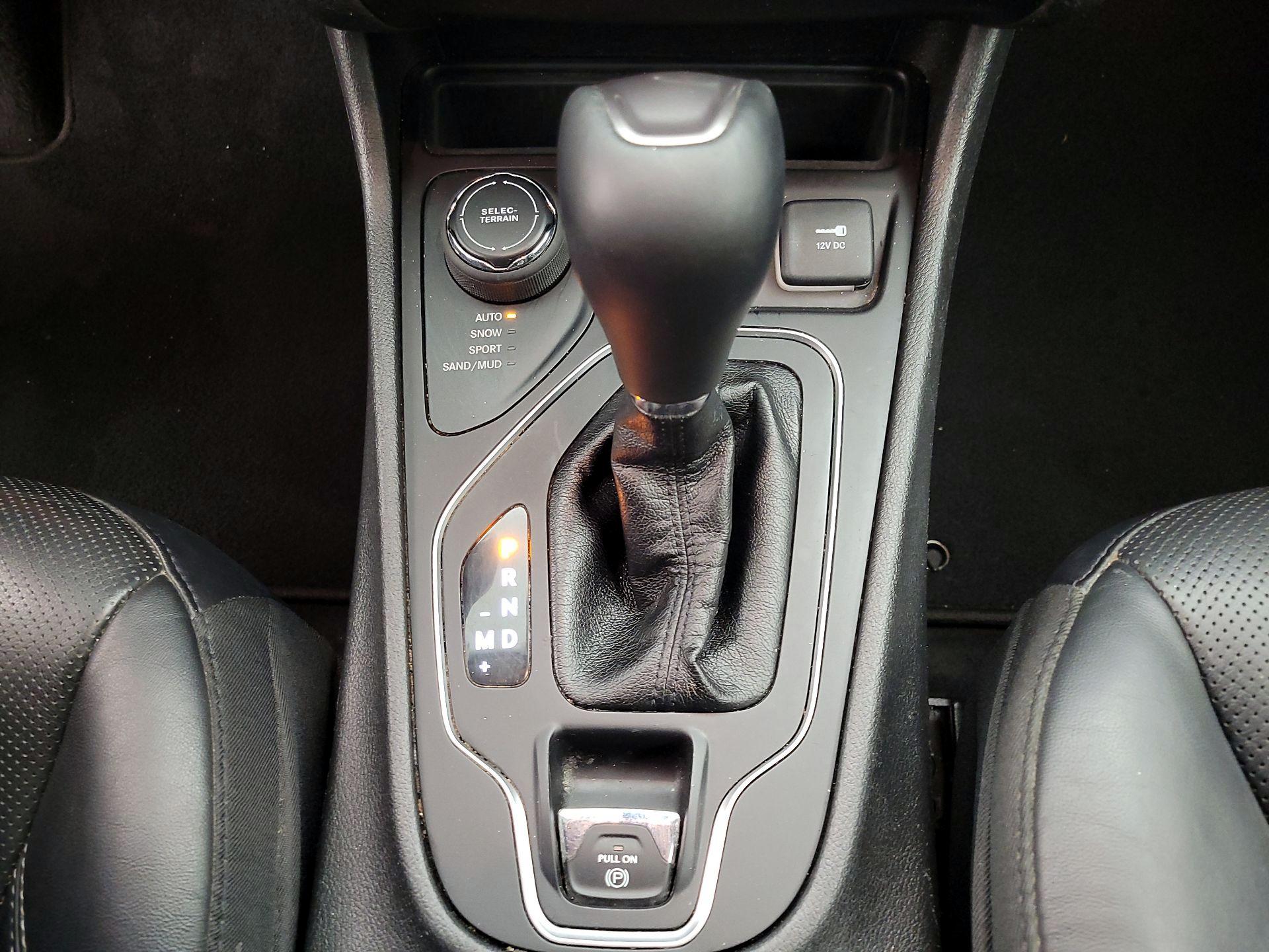 Thumbnail: 2021 Jeep Cherokee - 17