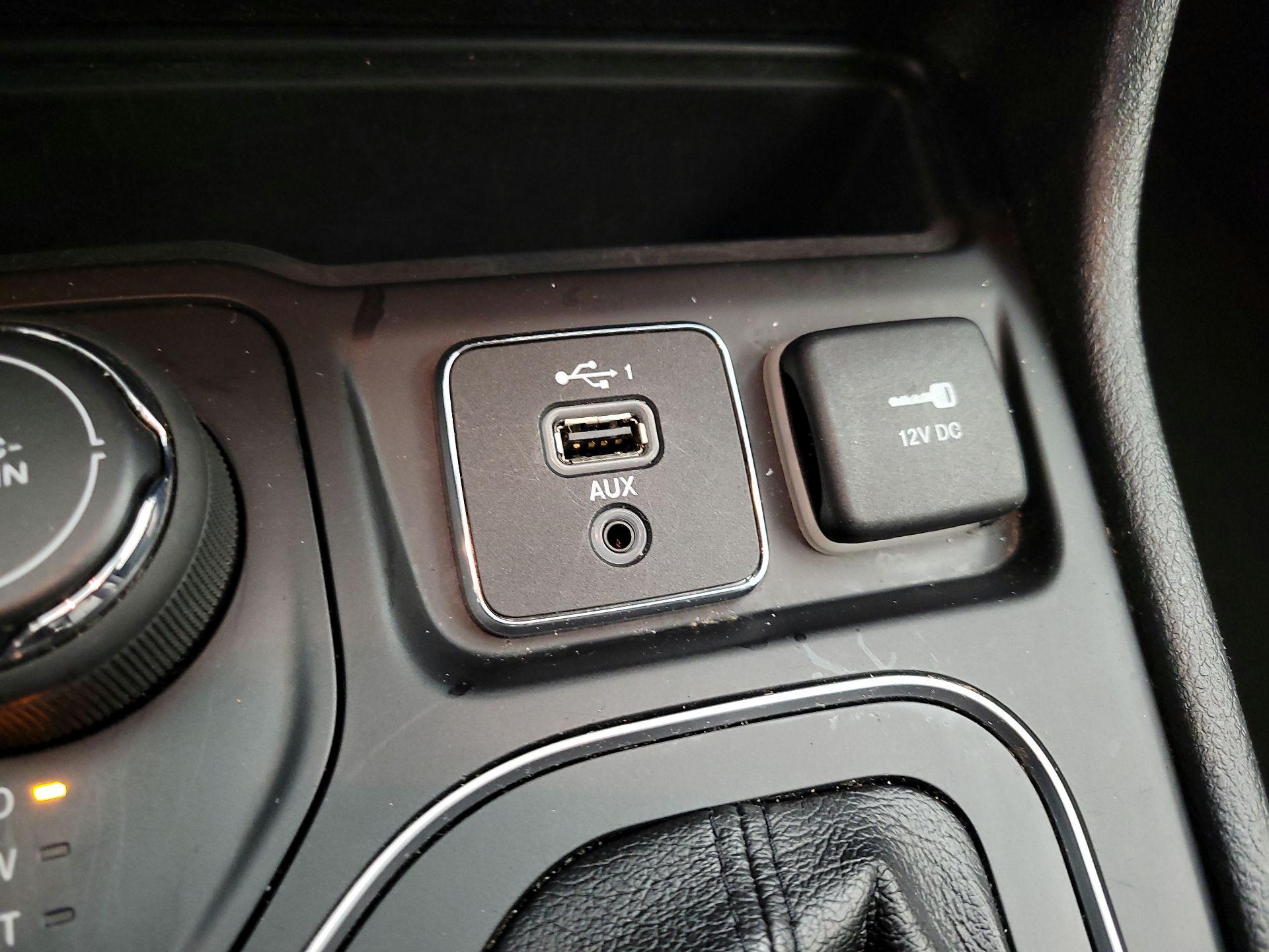 Thumbnail: 2021 Jeep Cherokee - 18