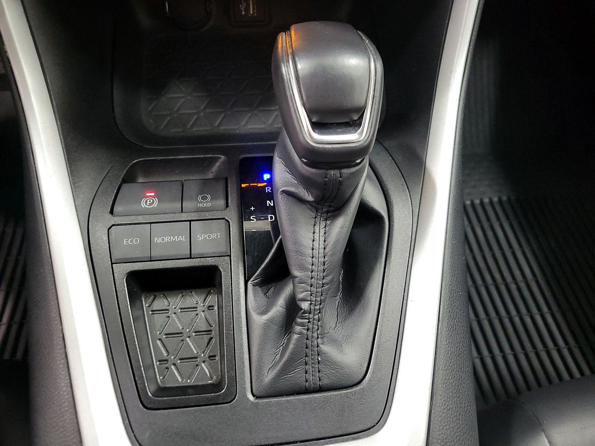 Thumbnail: 2023 Toyota RAV4 - 17