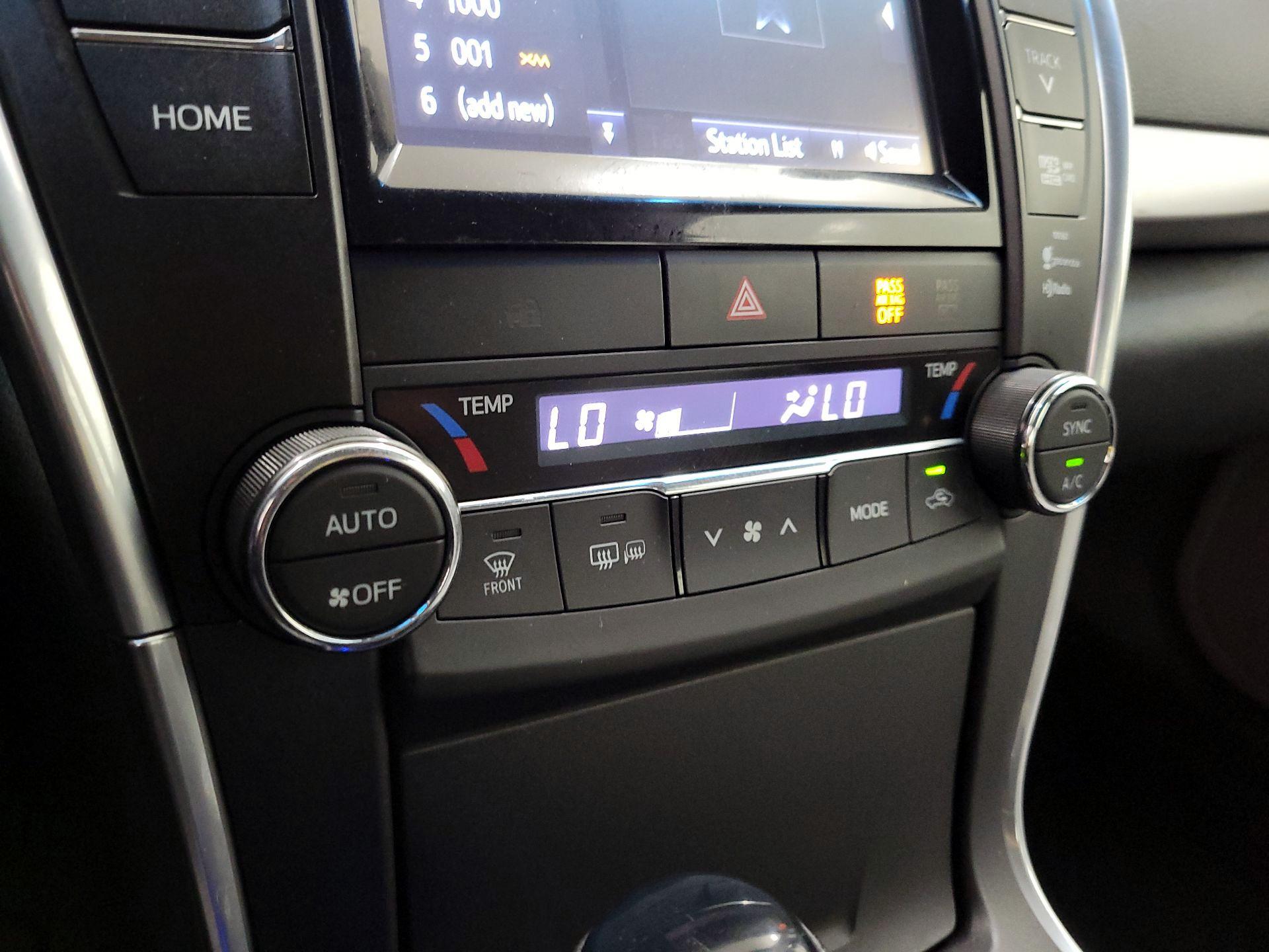 Thumbnail: 2015 Toyota Camry - 15