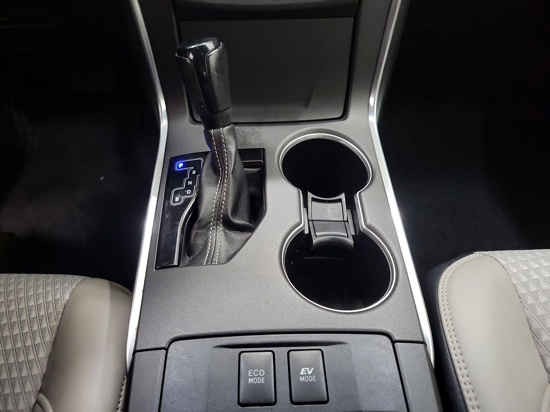 Thumbnail: 2015 Toyota Camry - 16