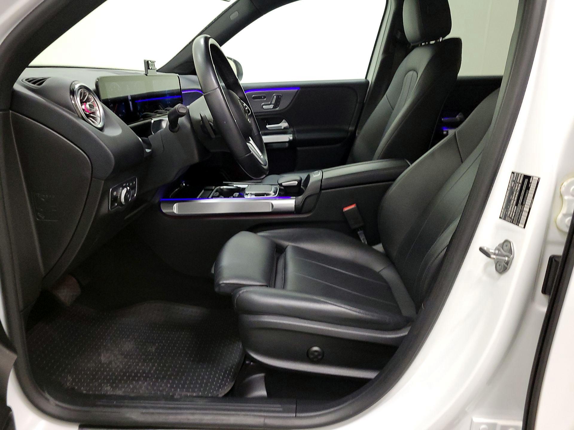 Thumbnail: 2020 Mercedes-Benz GLB - 11