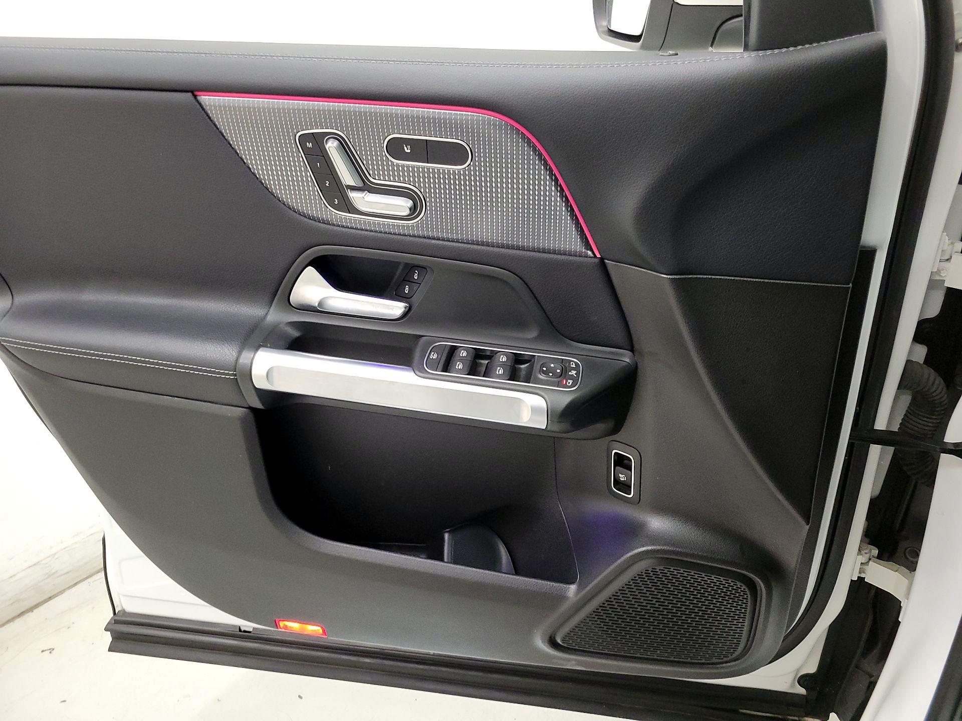 Thumbnail: 2020 Mercedes-Benz GLB - 12